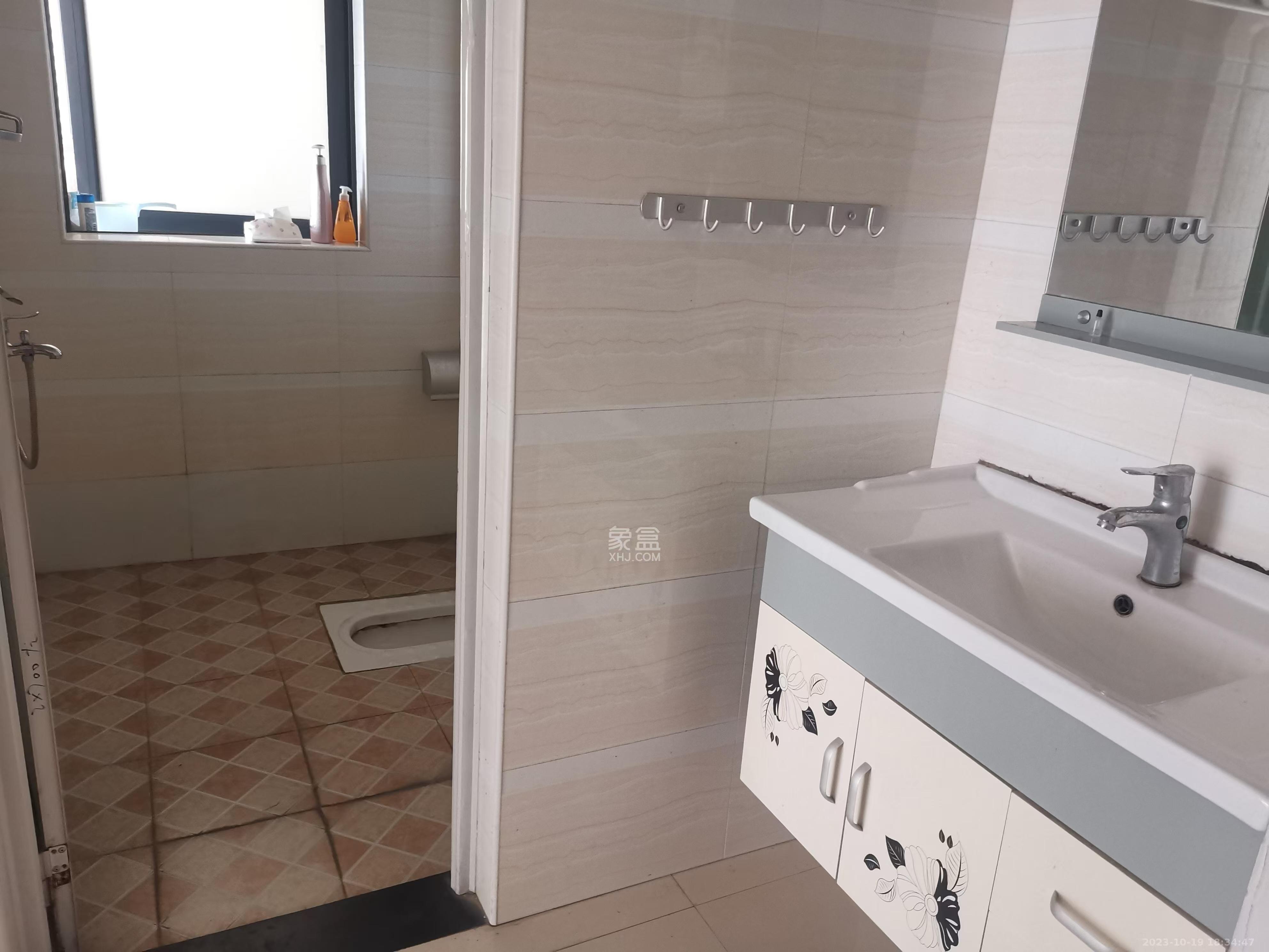 三一街区  3室2厅1卫   1500.00元/月室内图