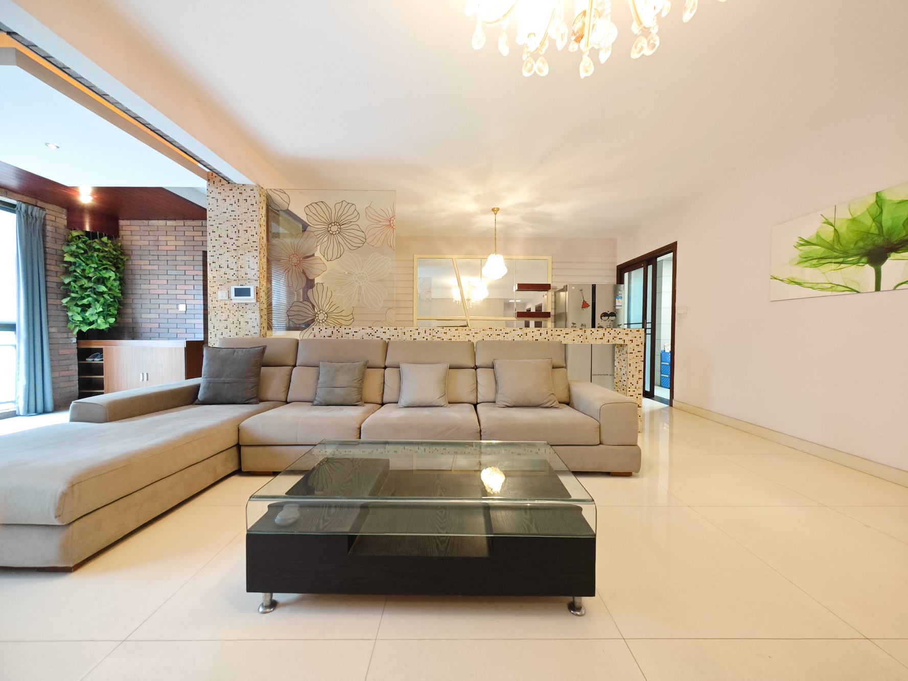 奥林匹克花园 3室2厅2卫 178.5万 奥林匹克花园 3室2厅2卫 178.5万客厅