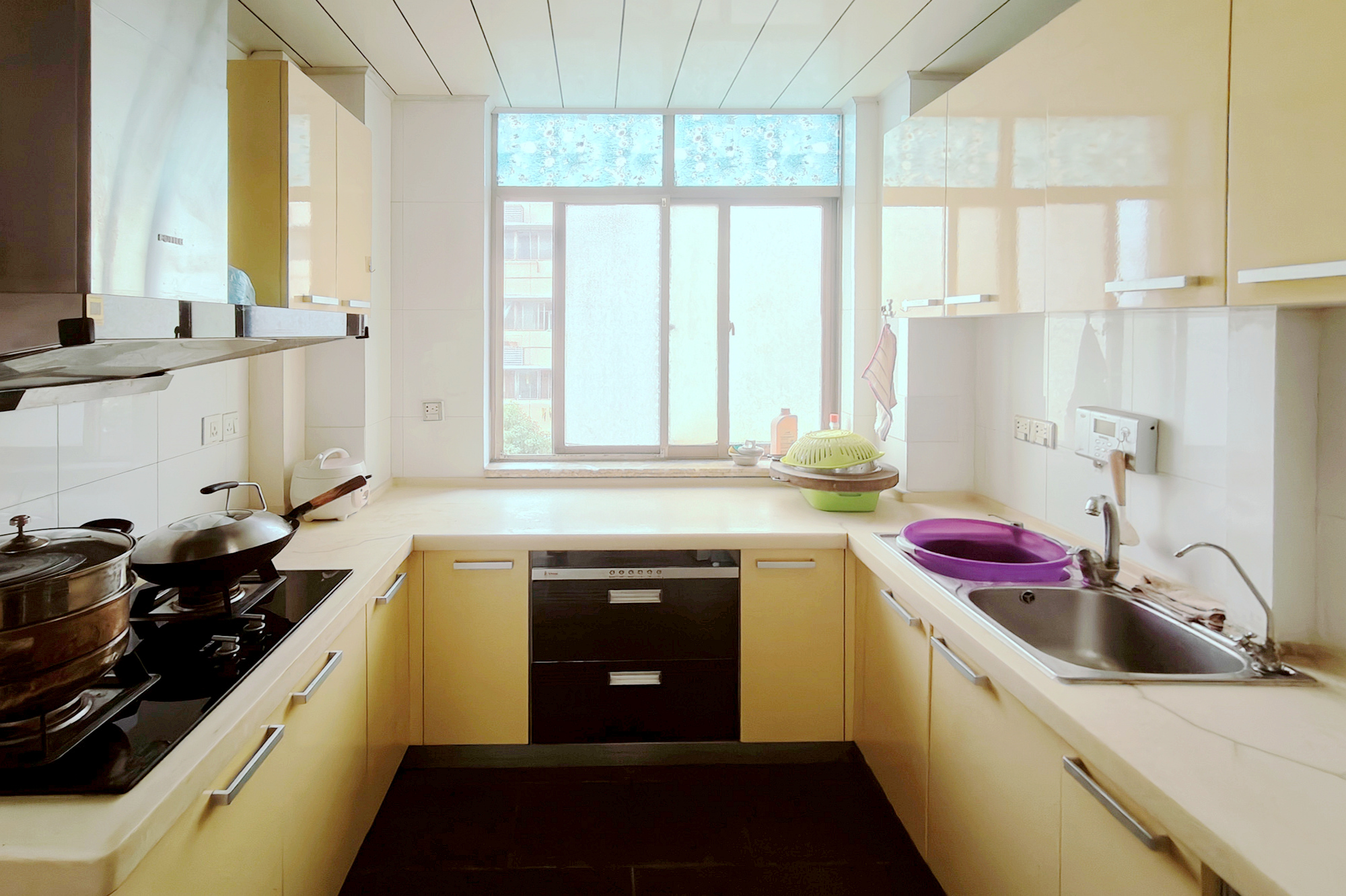 湘陵小区  4室2厅2卫    65.0万 湘陵小区  4室2厅2卫    65.0万厨房