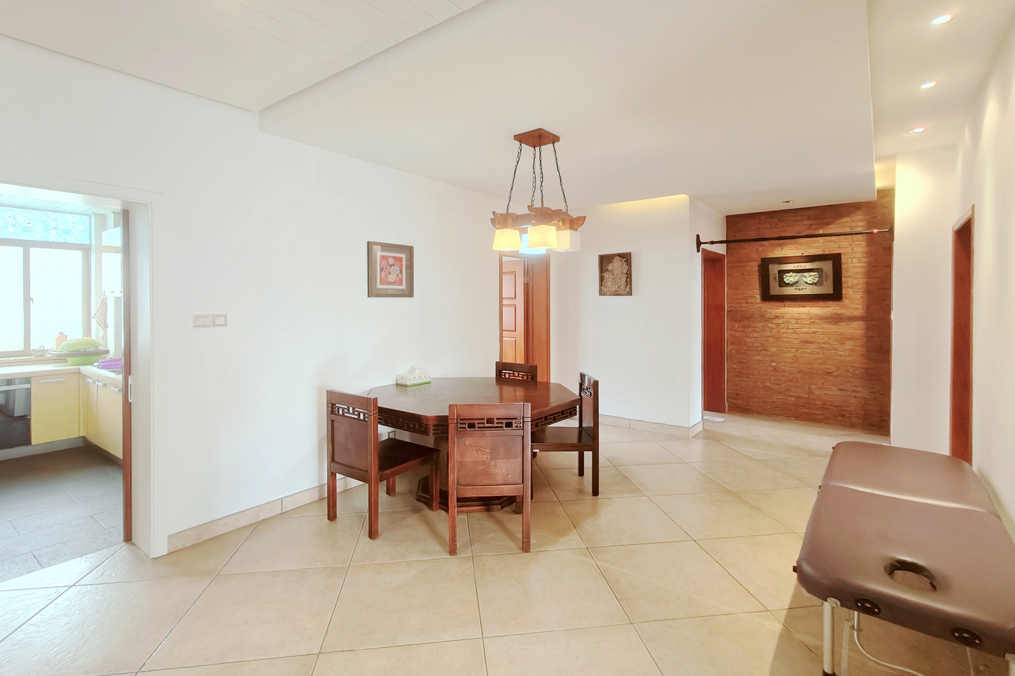 湘陵小区  4室2厅2卫    65.0万 湘陵小区  4室2厅2卫    65.0万客厅