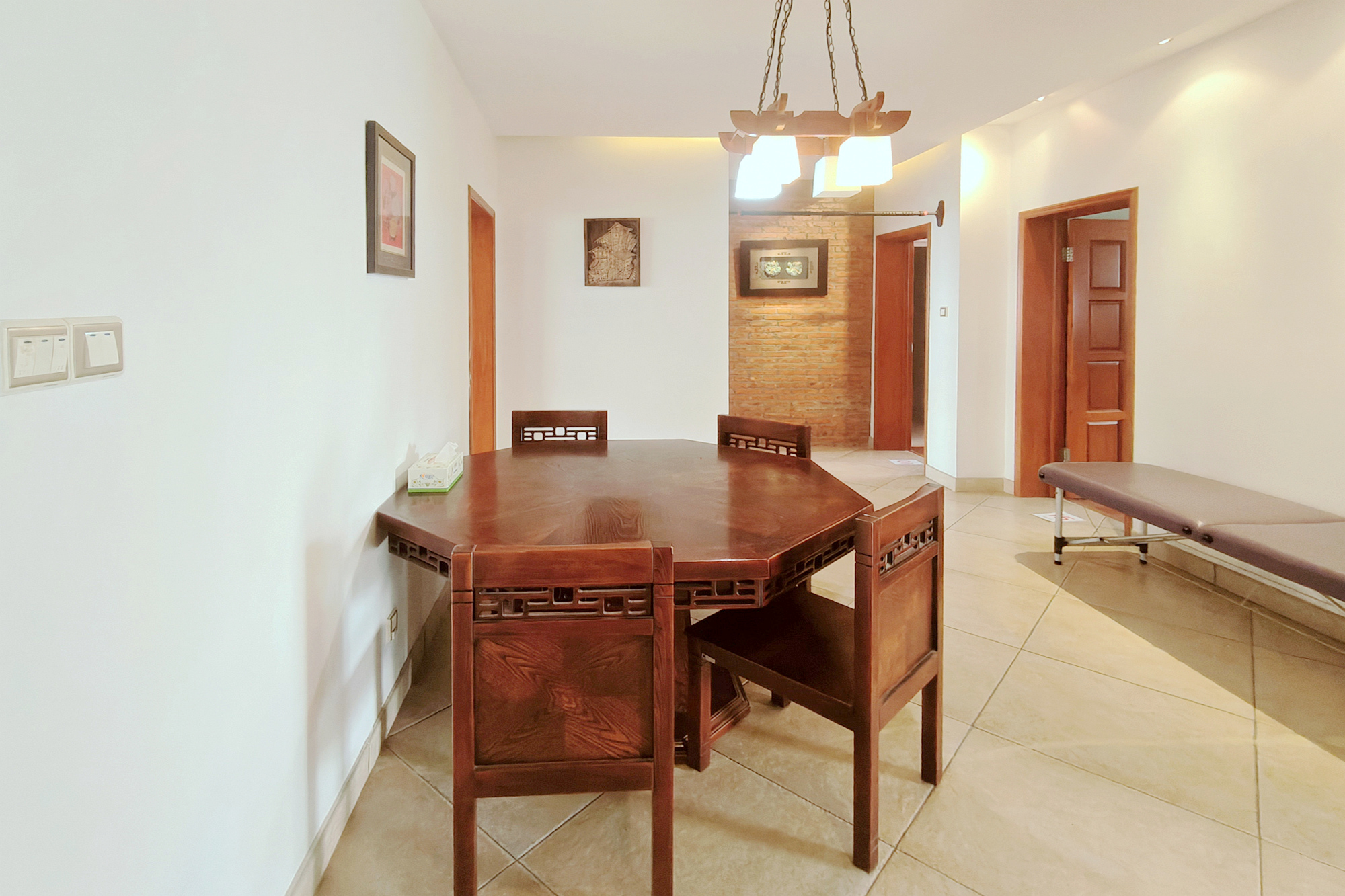 湘陵小区  4室2厅2卫    65.0万 湘陵小区  4室2厅2卫    65.0万客厅