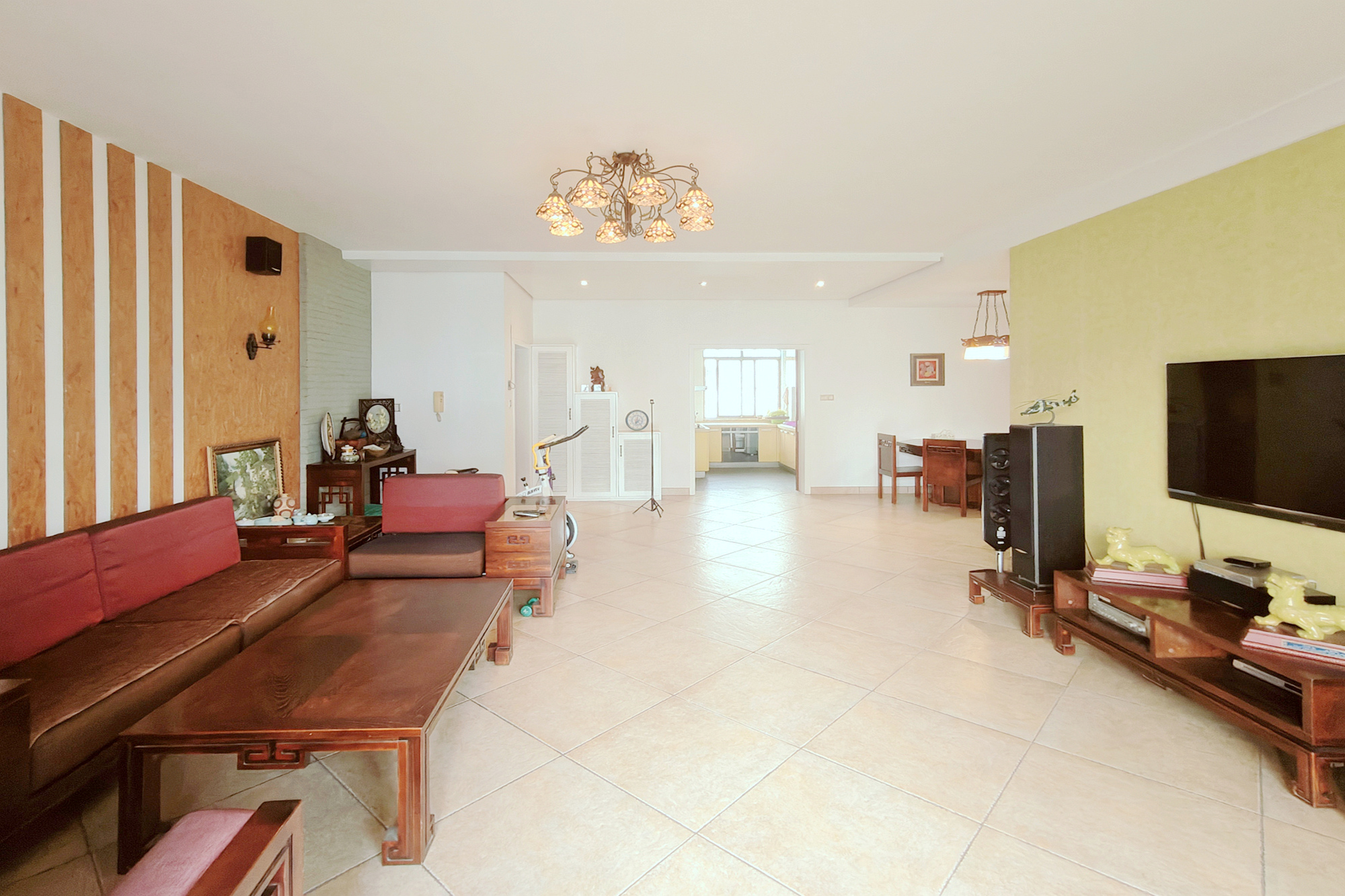 湘陵小区  4室2厅2卫    65.0万 湘陵小区  4室2厅2卫    65.0万客厅