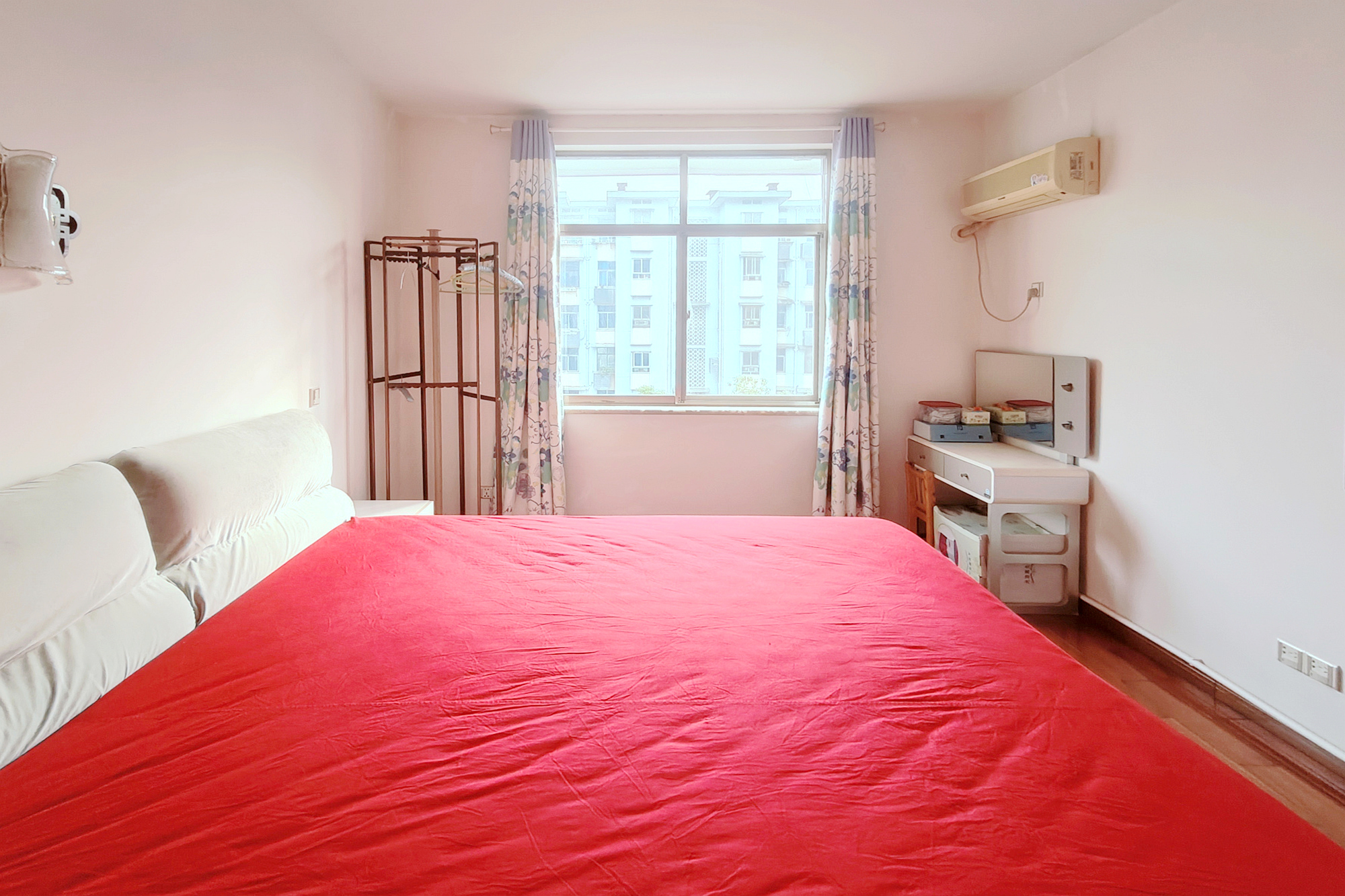 湘陵小区  4室2厅2卫    65.0万 湘陵小区  4室2厅2卫    65.0万卧室