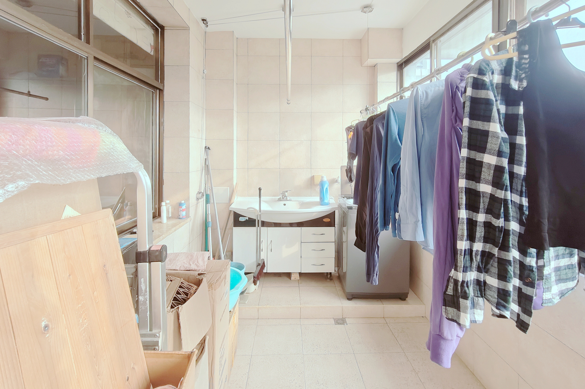 湘陵小区  4室2厅2卫    65.0万 湘陵小区  4室2厅2卫    65.0万阳台