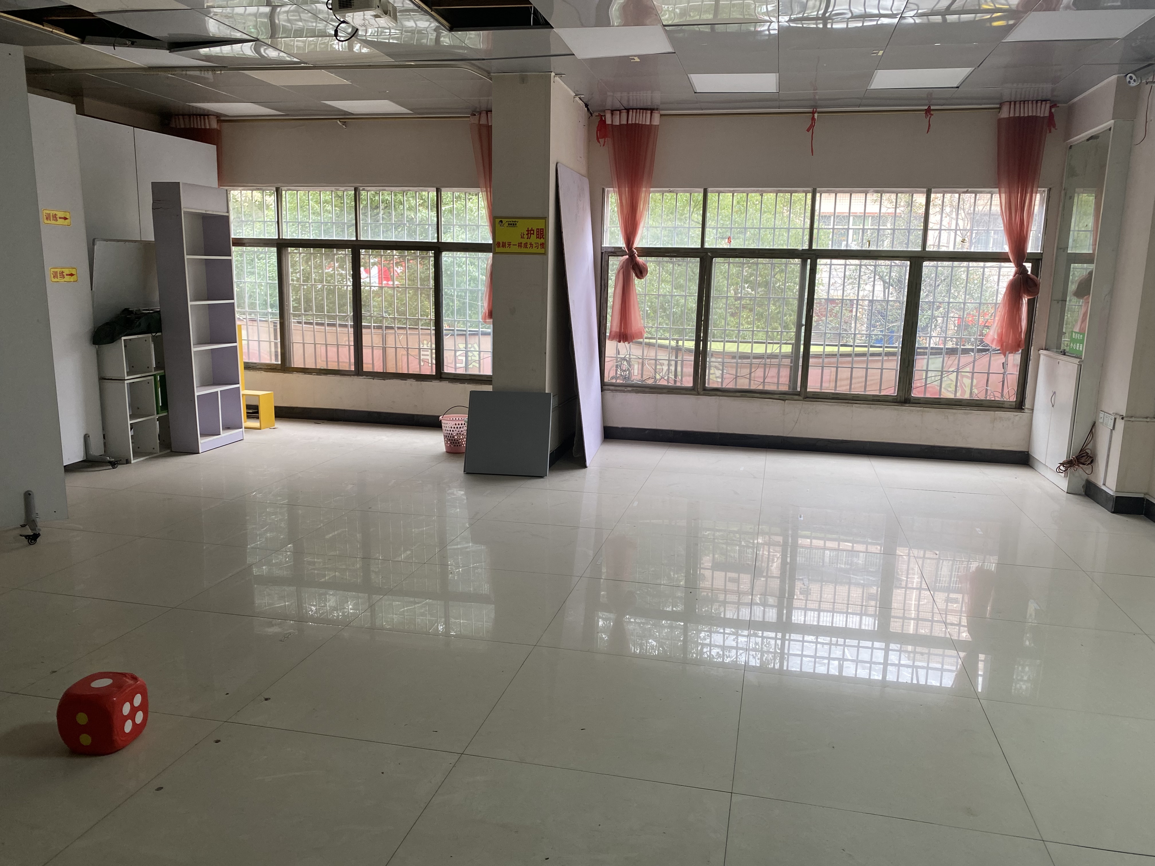 娄星区散盘 4室2厅2卫 3500.0元/月 娄星区散盘 4室2厅2卫 3500.0元/月室内图