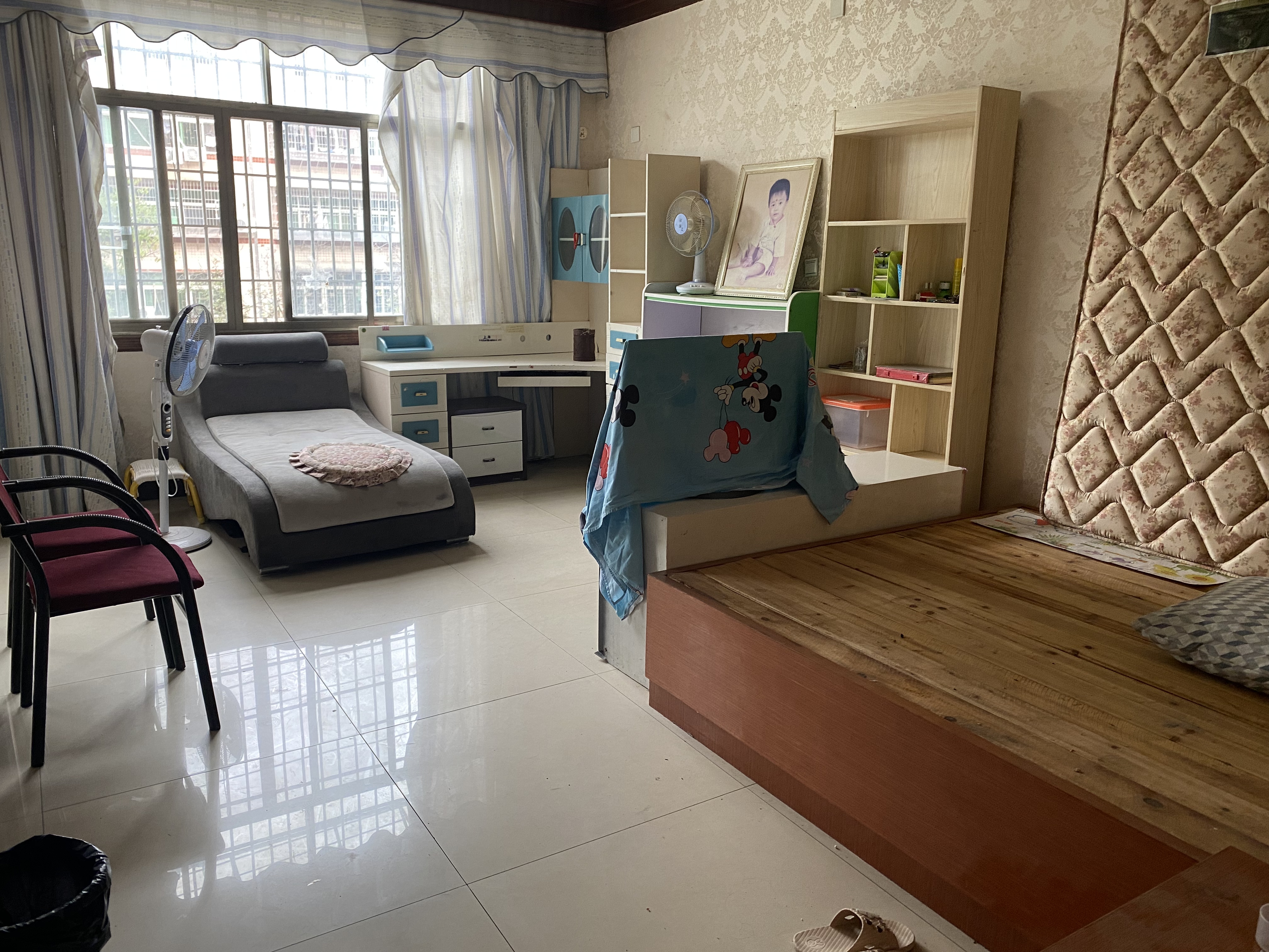 娄星区散盘  3室2厅3卫    1300.0元/月