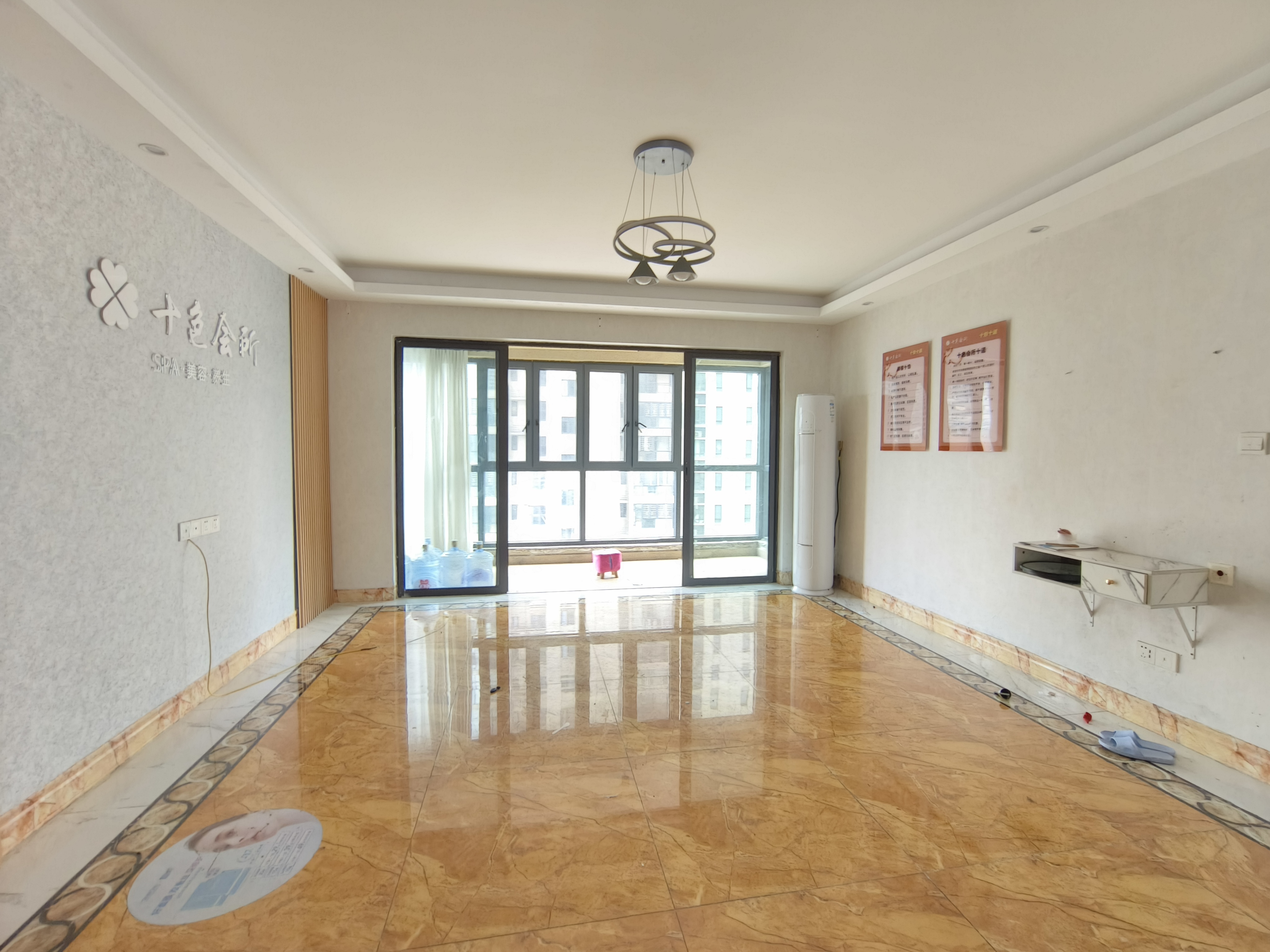 碧桂园 4室2厅2卫 1800.0元/月 碧桂园 4室2厅2卫 1800.0元/月室内图