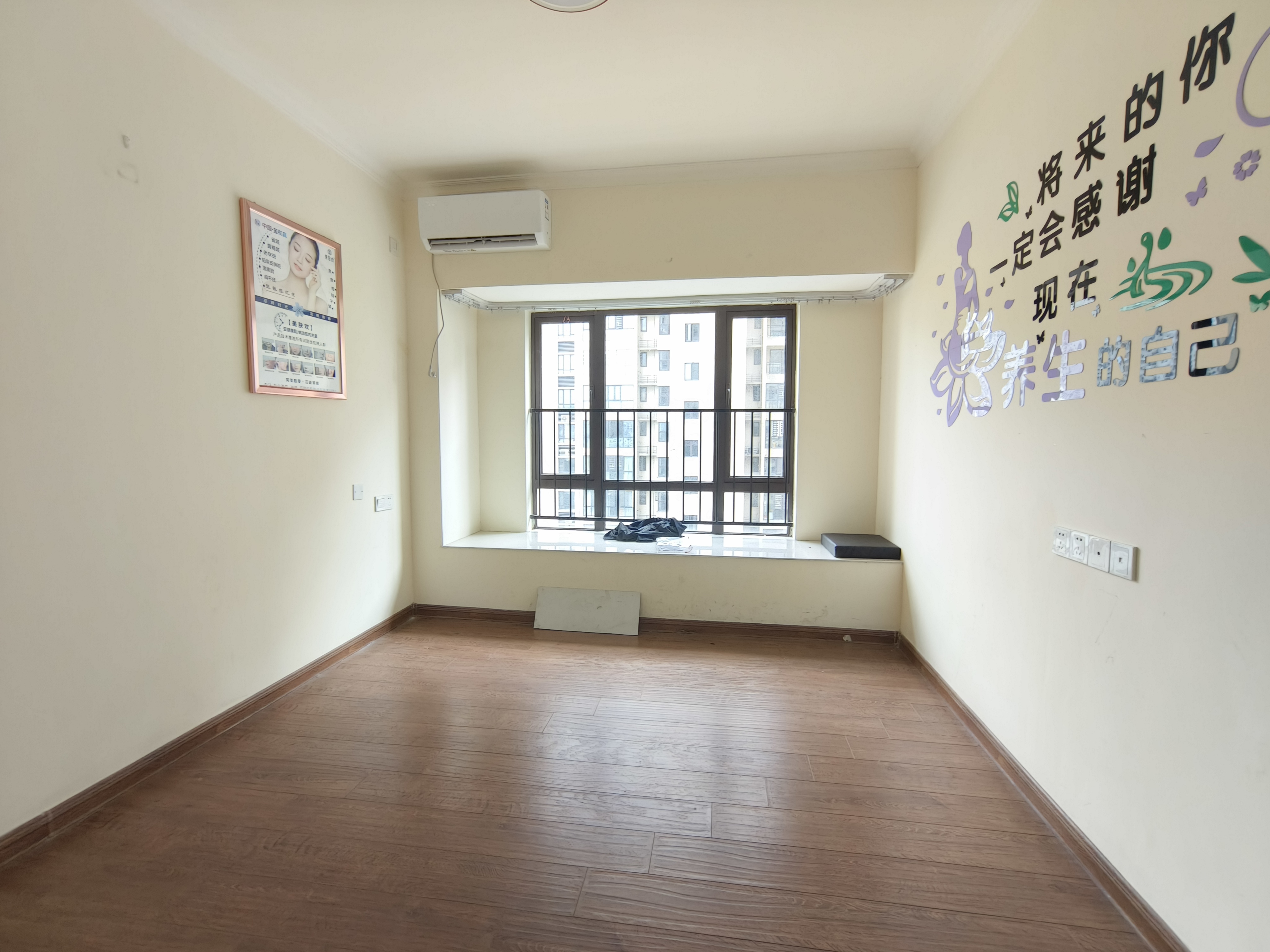 碧桂园 4室2厅2卫 1800.0元/月 碧桂园 4室2厅2卫 1800.0元/月室内图