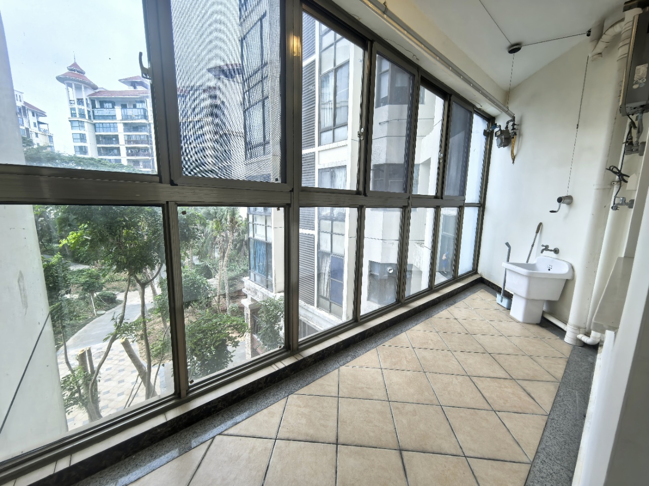 紫园A区  4室2厅2卫    380.0万 紫园A区  4室2厅2卫    380.0万室内图