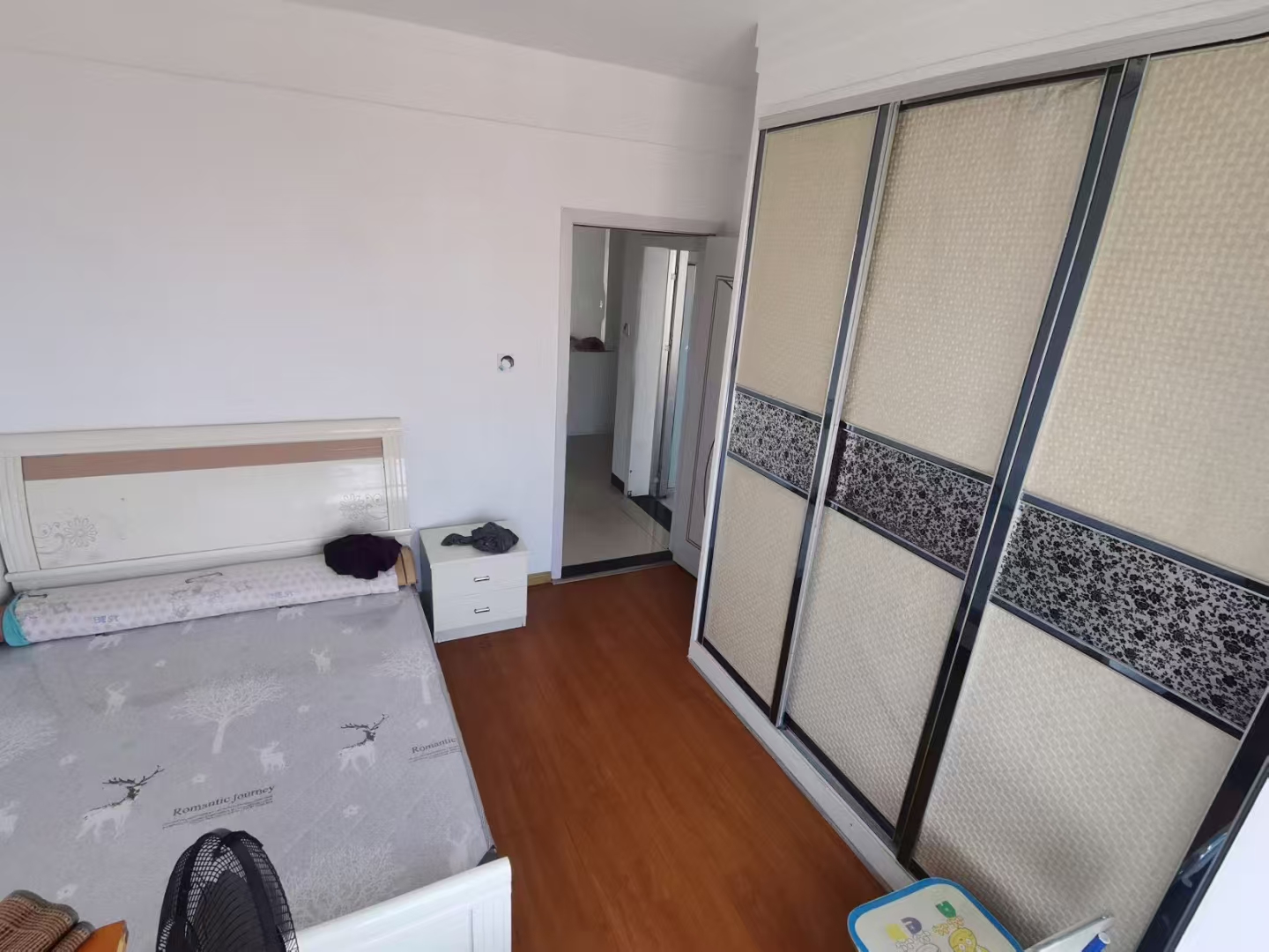 东业苹果社区  3室2厅2卫    2000.0元/月 东业苹果社区  3室2厅2卫    2000.0元/月室内图