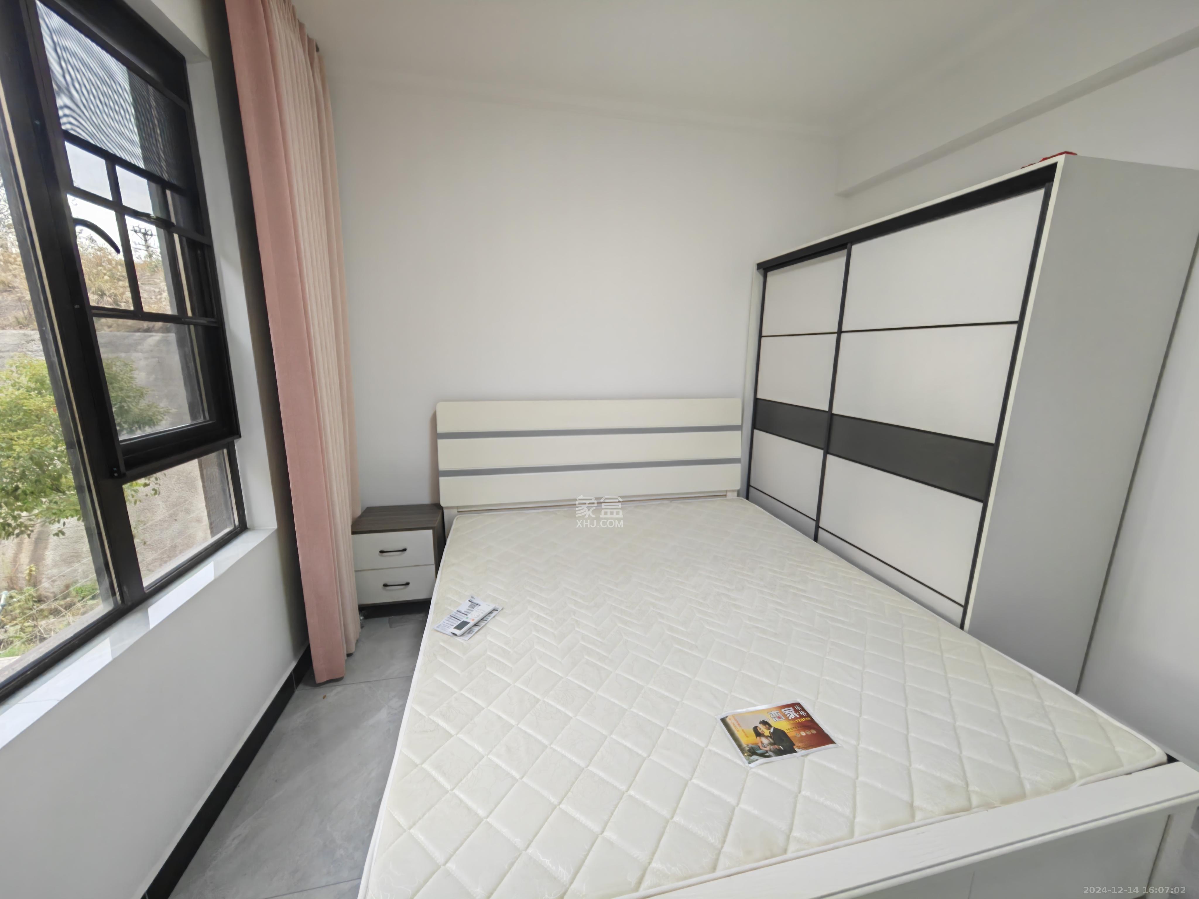 绿地海外滩二期 3室2厅2卫 2000.0元/月 绿地海外滩二期 3室2厅2卫 2000.0元/月室内图