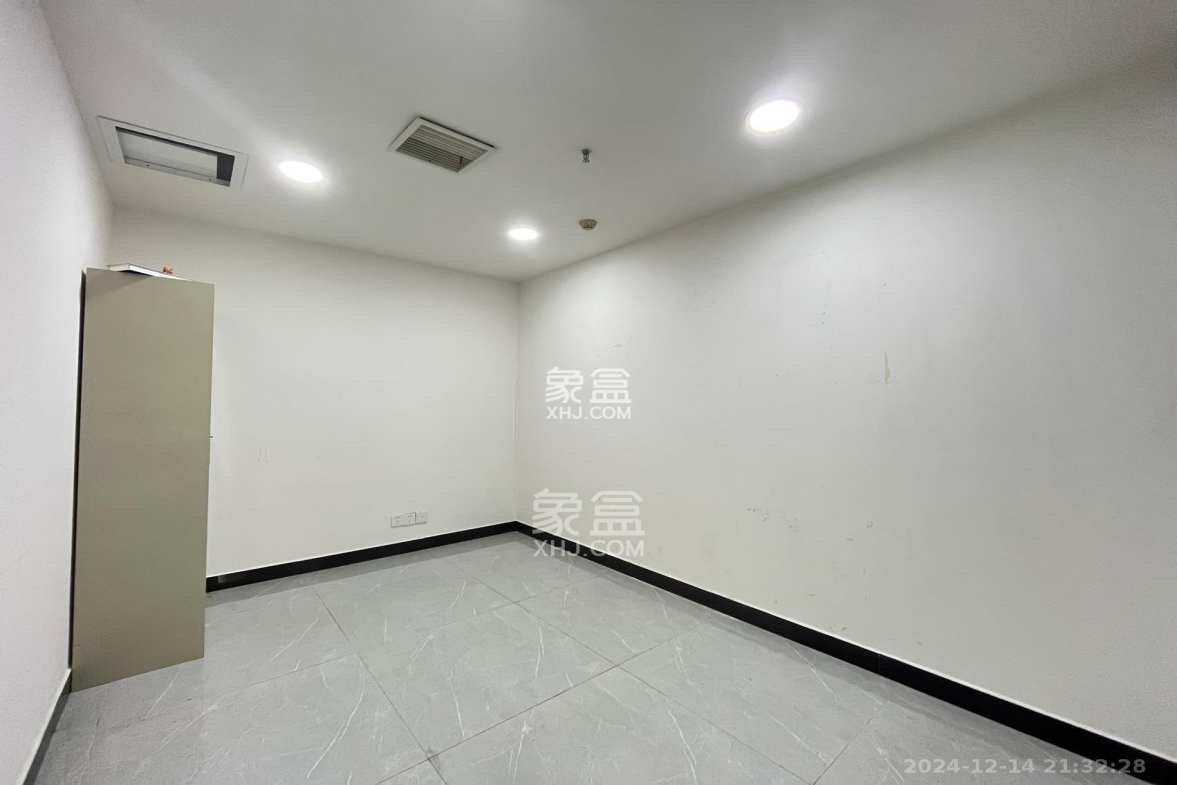 高信向日葵  4室2厅1卫    6500.0元/月 高信向日葵  4室2厅1卫    6500.0元/月室内图