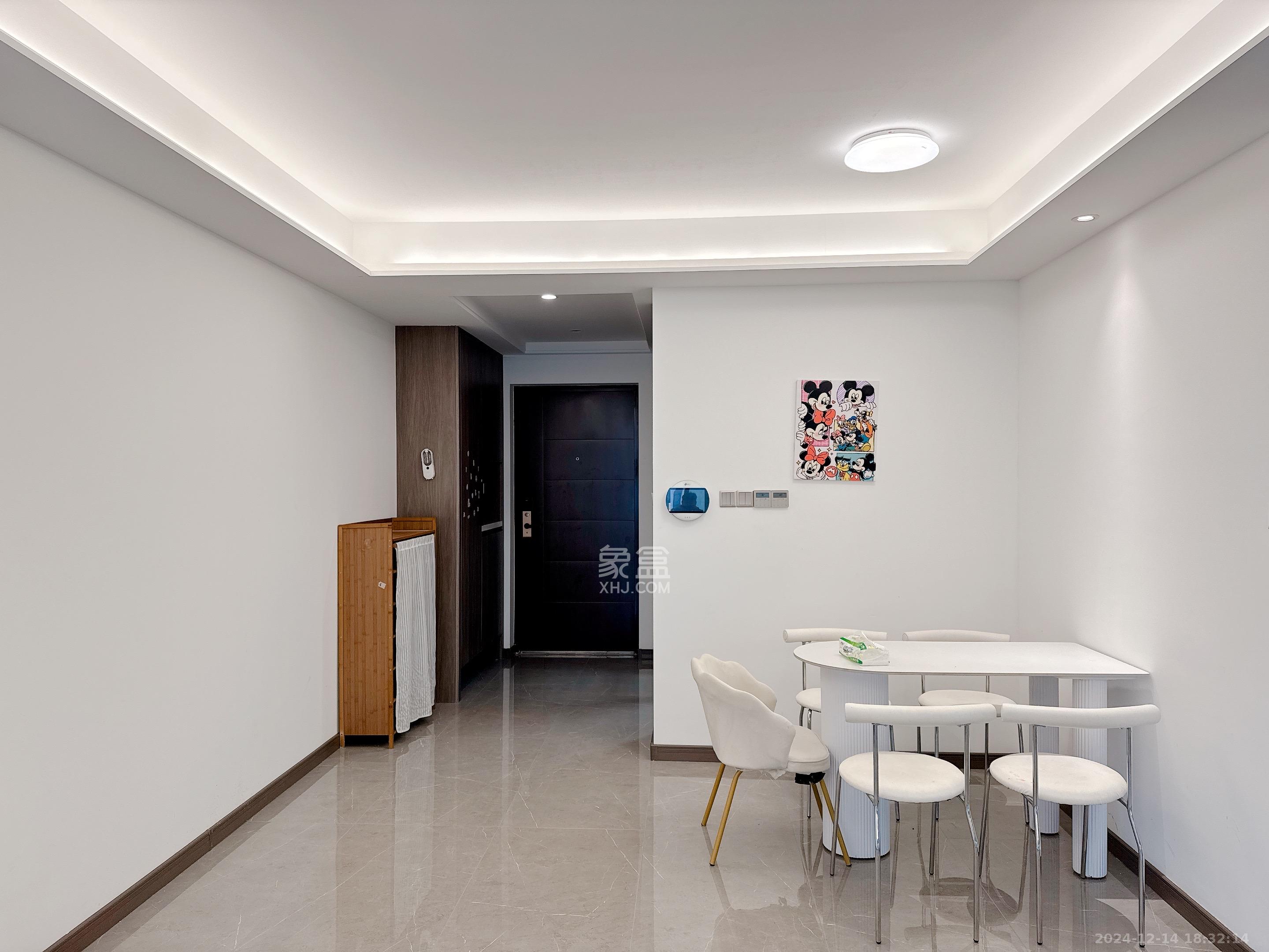 龙湖春江天玺  3室2厅2卫    4000.0元/月 龙湖春江天玺  3室2厅2卫    4000.0元/月室内图