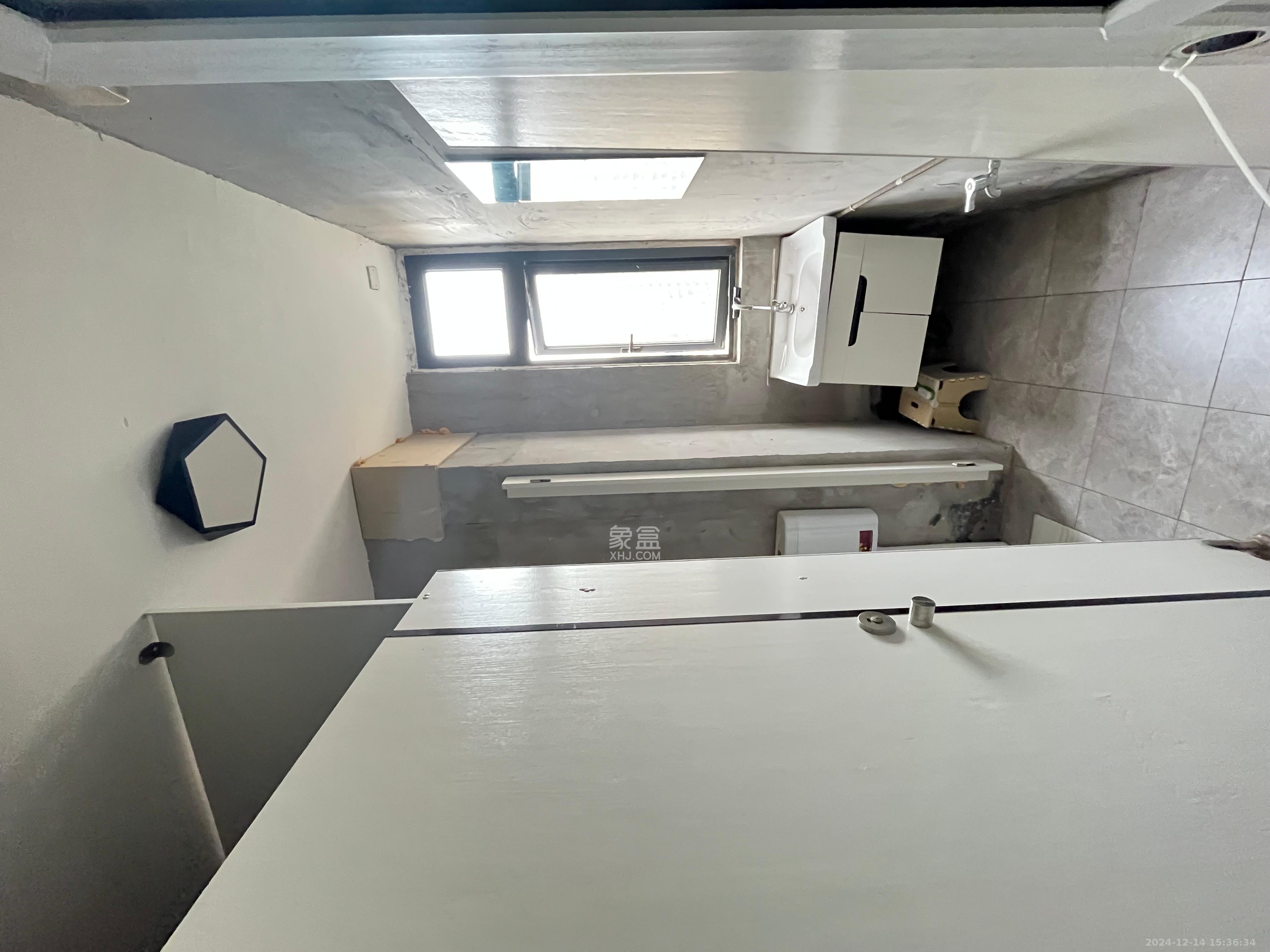 藏珑湖上国际花园 4室2厅2卫 4600.0元/月 藏珑湖上国际花园 4室2厅2卫 4600.0元/月室内图