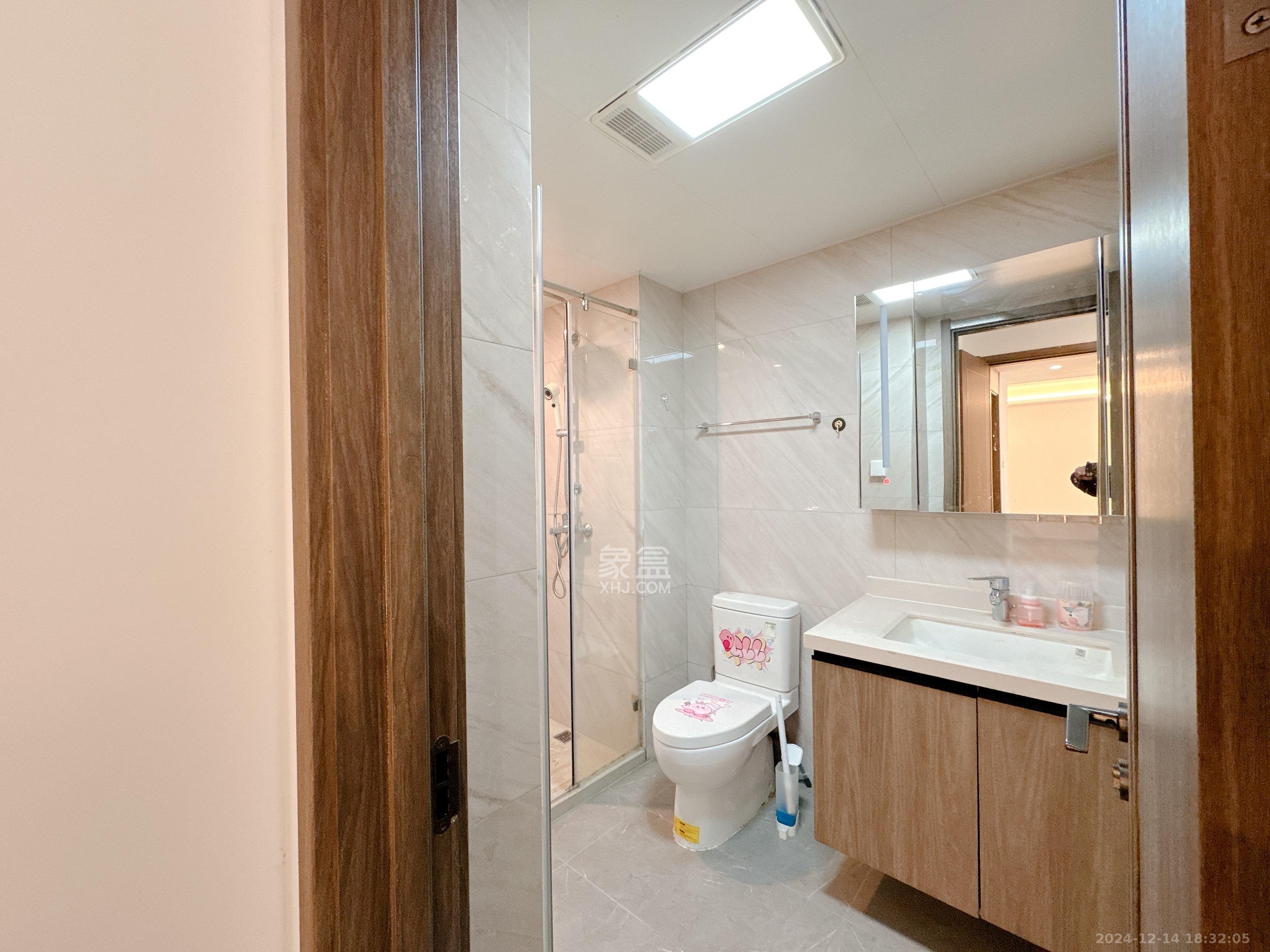 龙湖春江天玺  3室2厅2卫    4000.0元/月 龙湖春江天玺  3室2厅2卫    4000.0元/月室内图