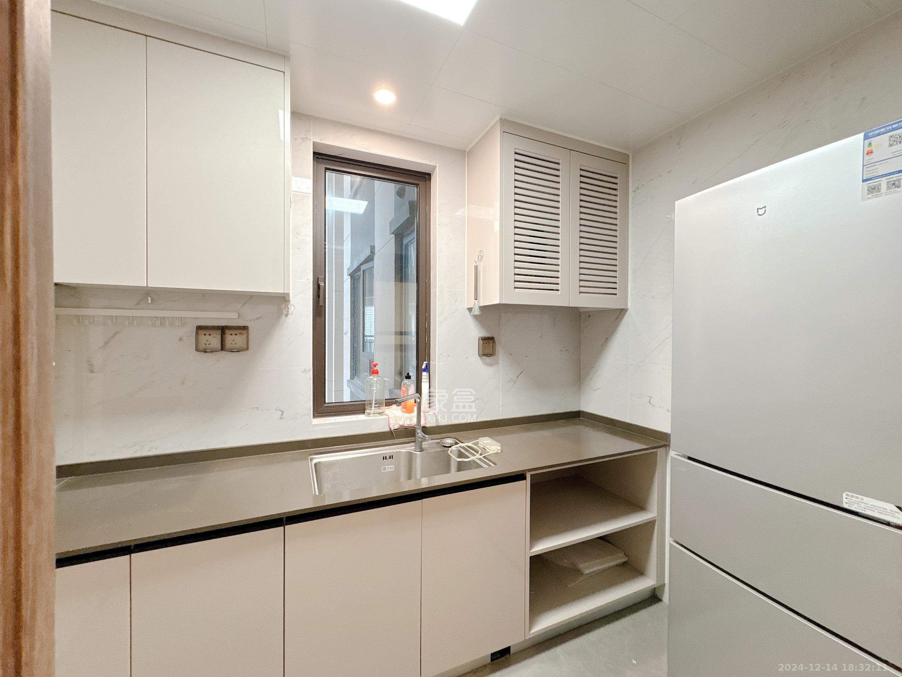 龙湖春江天玺  3室2厅2卫    4000.0元/月 龙湖春江天玺  3室2厅2卫    4000.0元/月室内图