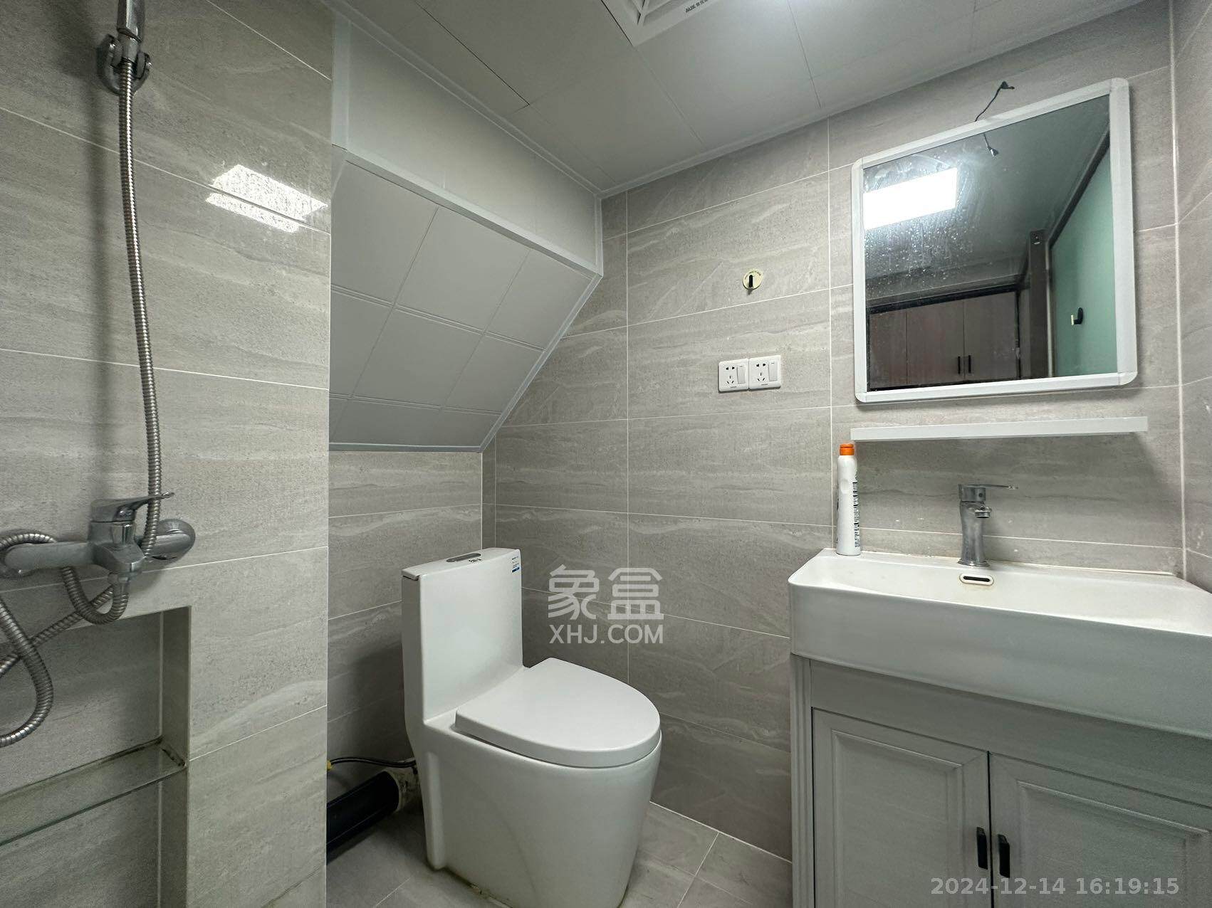 中一鲲出(鲲鹏府)  1室0厅1卫    2500.0元/月 中一鲲出(鲲鹏府)  1室0厅1卫    2500.0元/月室内图