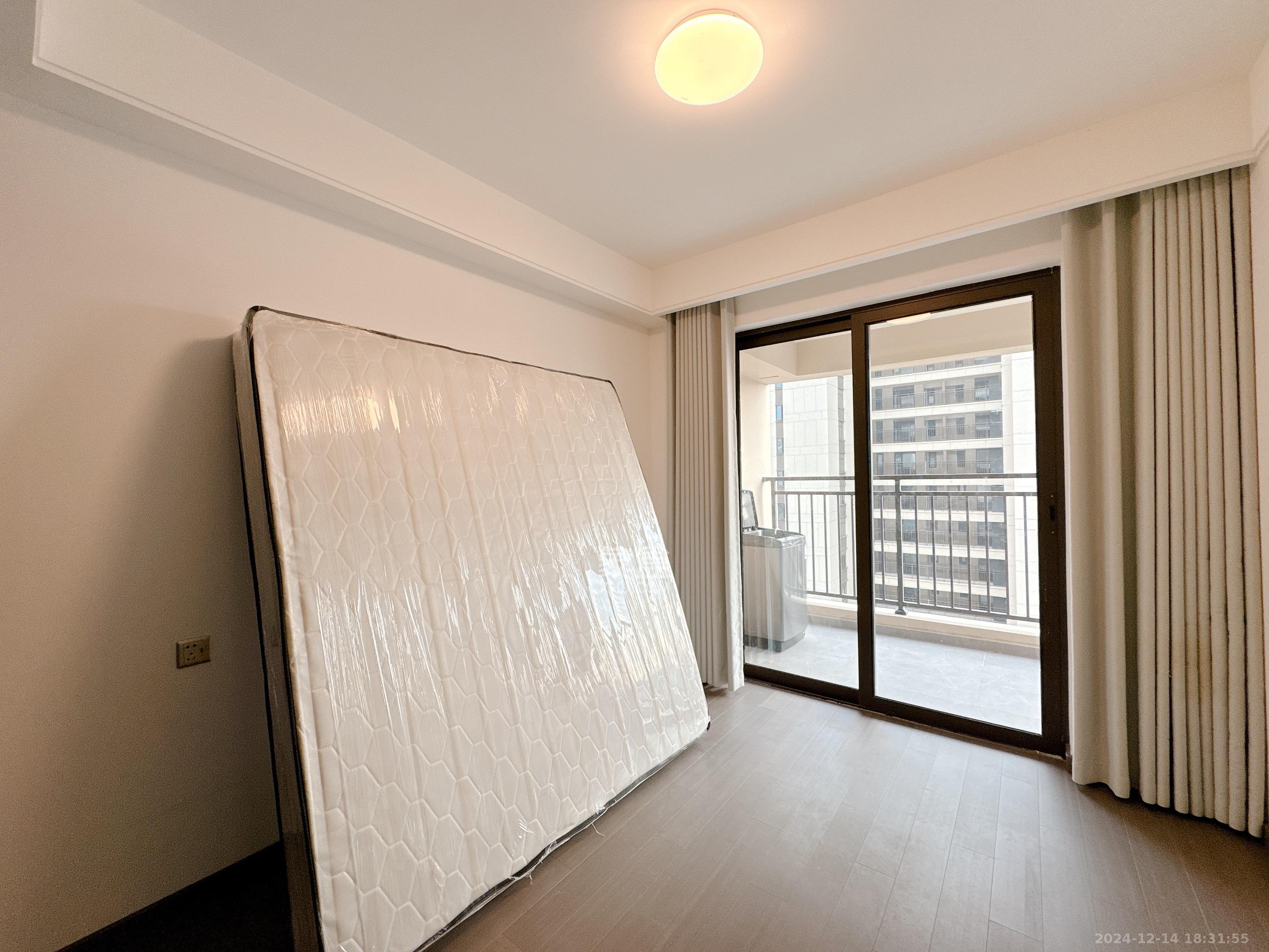 龙湖春江天玺  3室2厅2卫    4000.0元/月 龙湖春江天玺  3室2厅2卫    4000.0元/月室内图