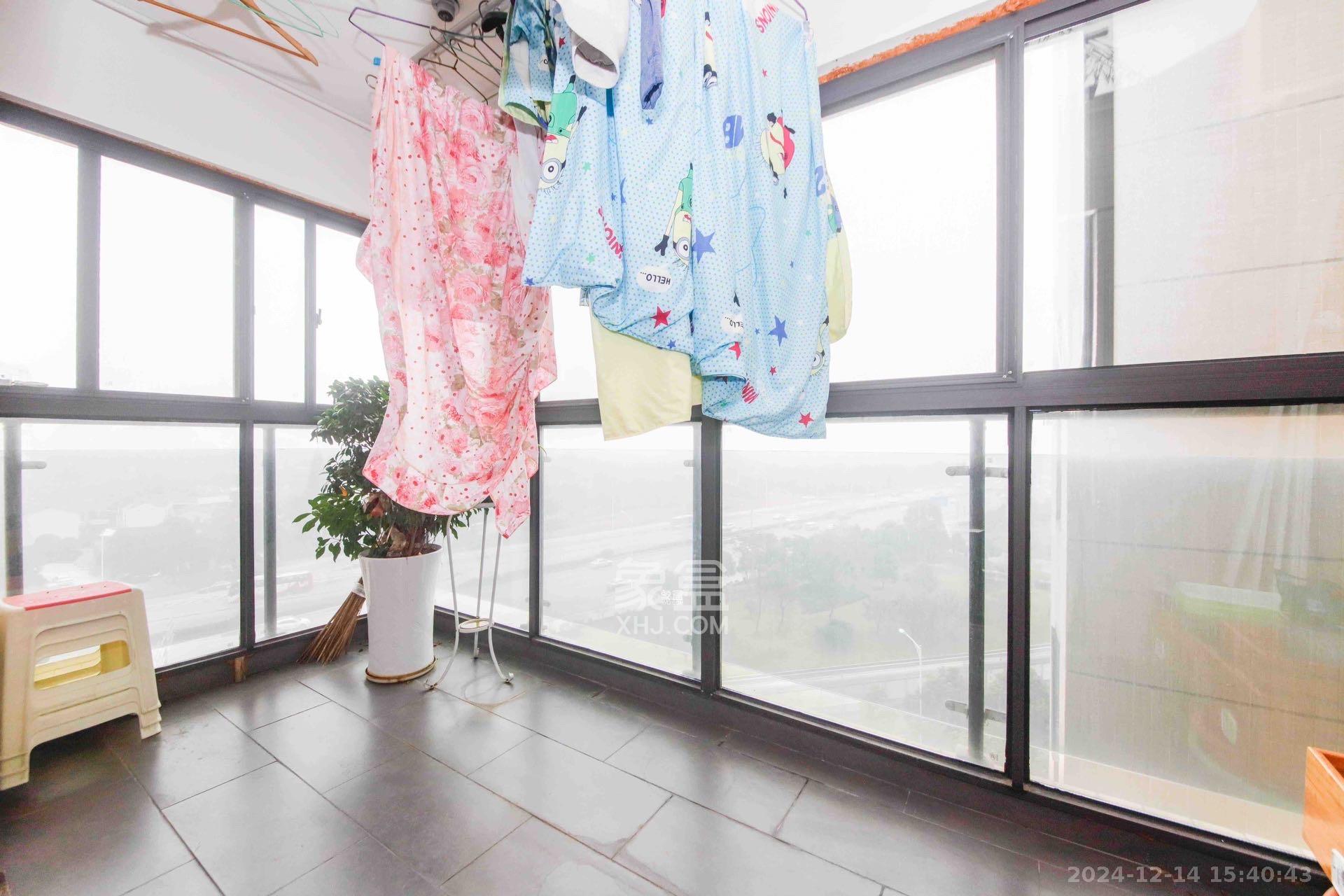 达美D6区  4室2厅2卫   3500.00元/月室内图