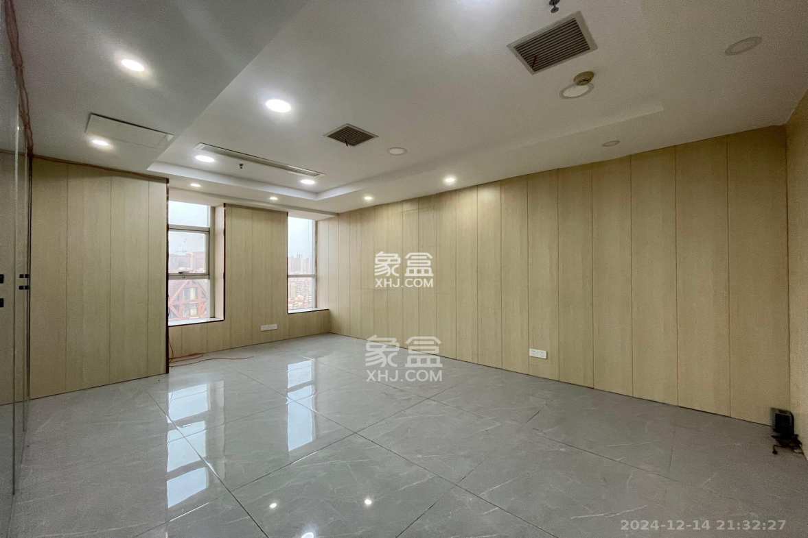 高信向日葵  4室2厅1卫    6500.0元/月 高信向日葵  4室2厅1卫    6500.0元/月室内图