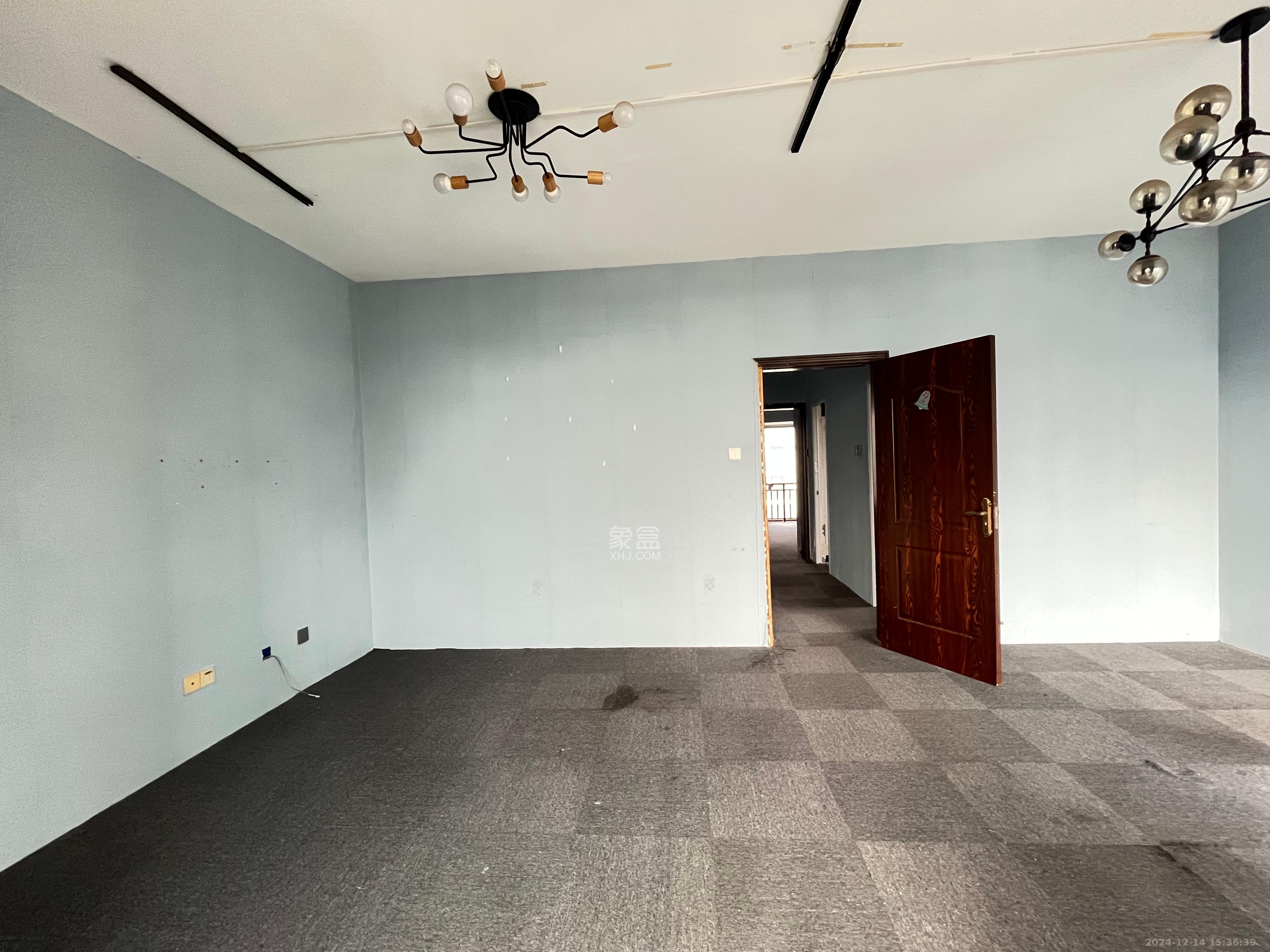 藏珑湖上国际花园 4室2厅2卫 4600.0元/月 藏珑湖上国际花园 4室2厅2卫 4600.0元/月室内图