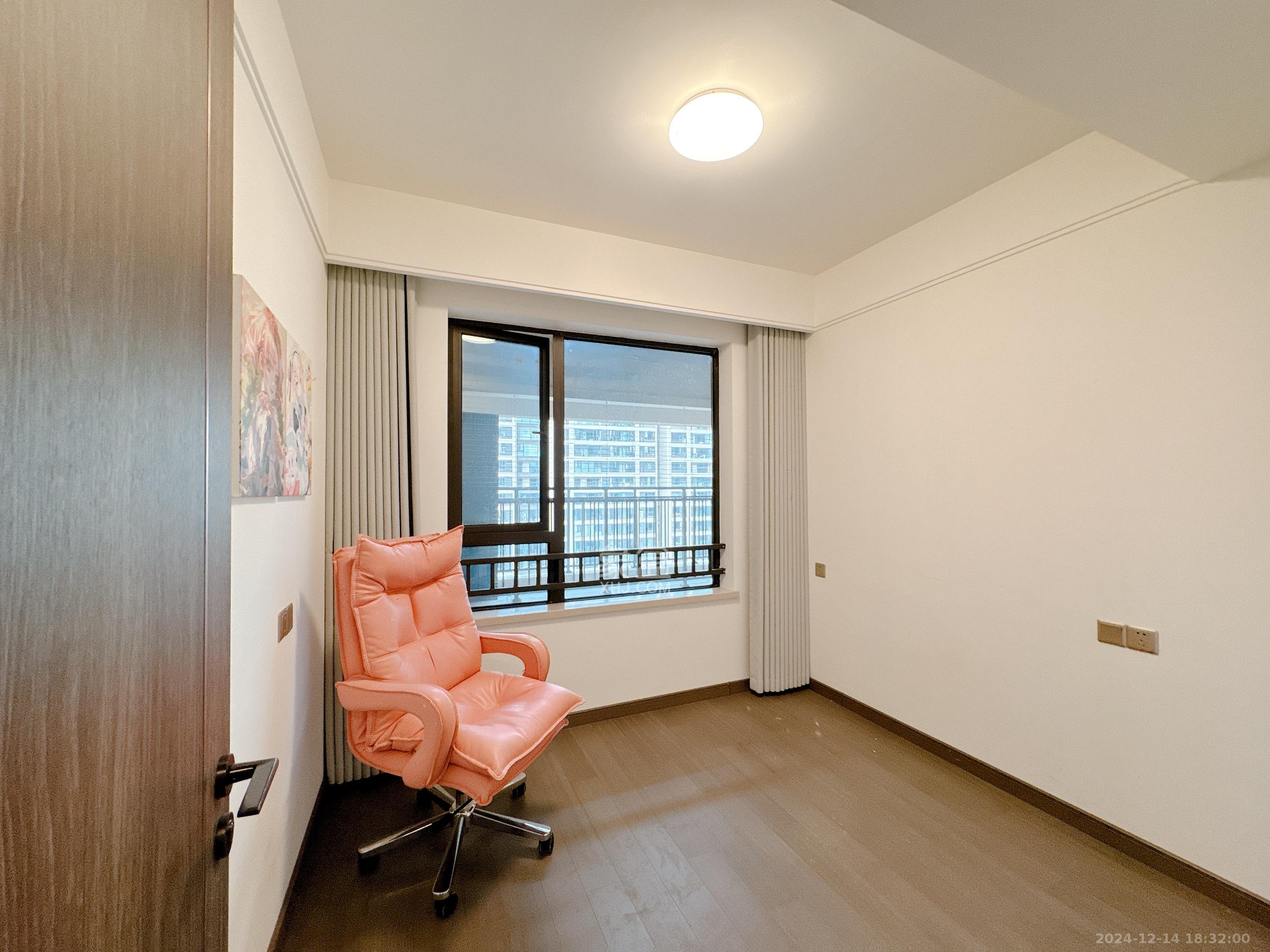 龙湖春江天玺  3室2厅2卫    4000.0元/月 龙湖春江天玺  3室2厅2卫    4000.0元/月室内图