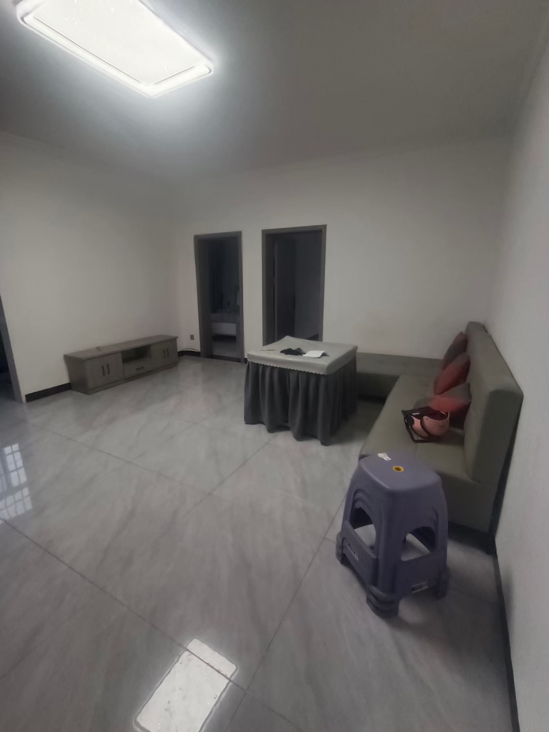 杉树山小区(安置)  3室1厅1卫    900.0元/月