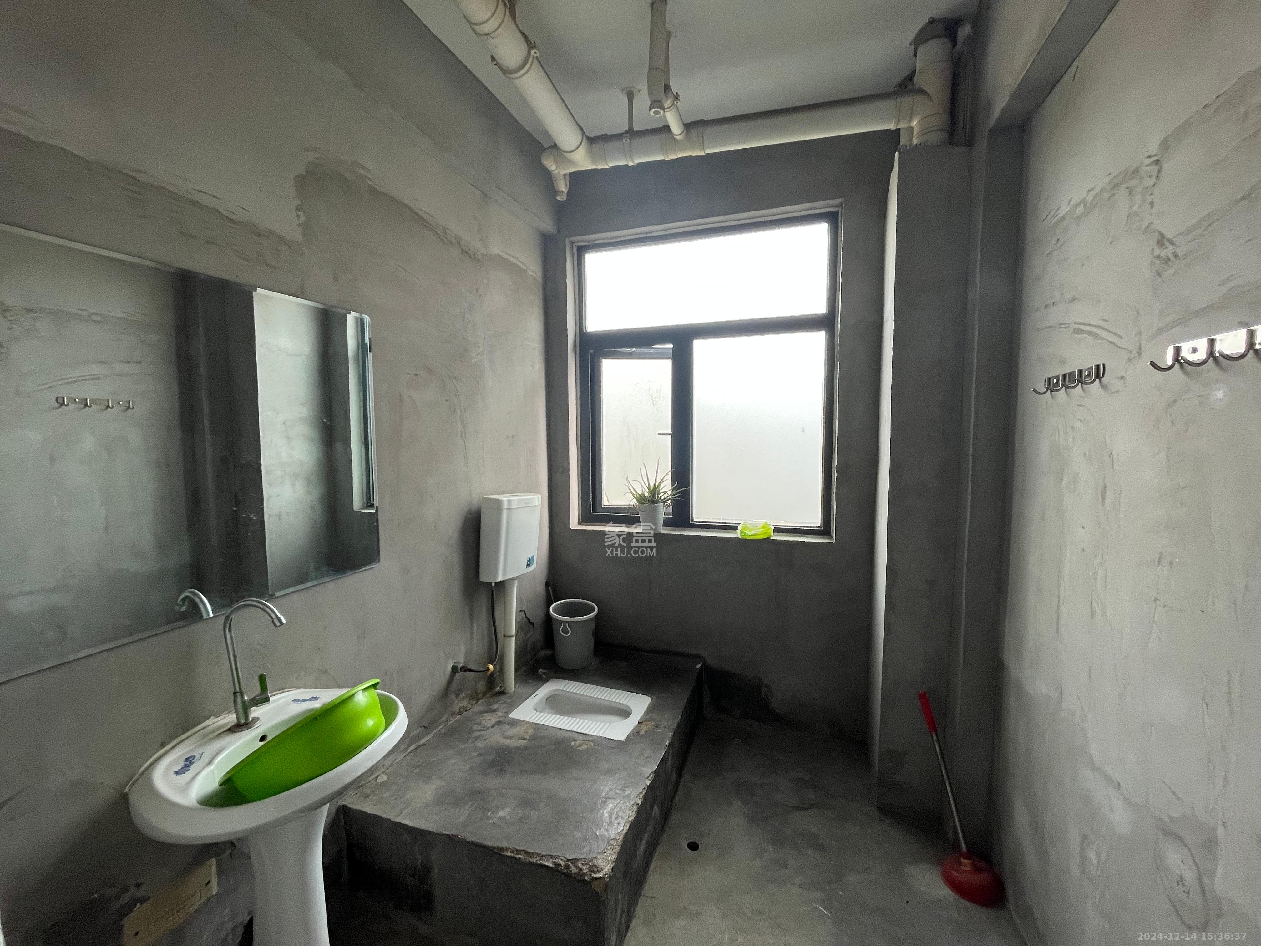 藏珑湖上国际花园 4室2厅2卫 4600.0元/月 藏珑湖上国际花园 4室2厅2卫 4600.0元/月室内图