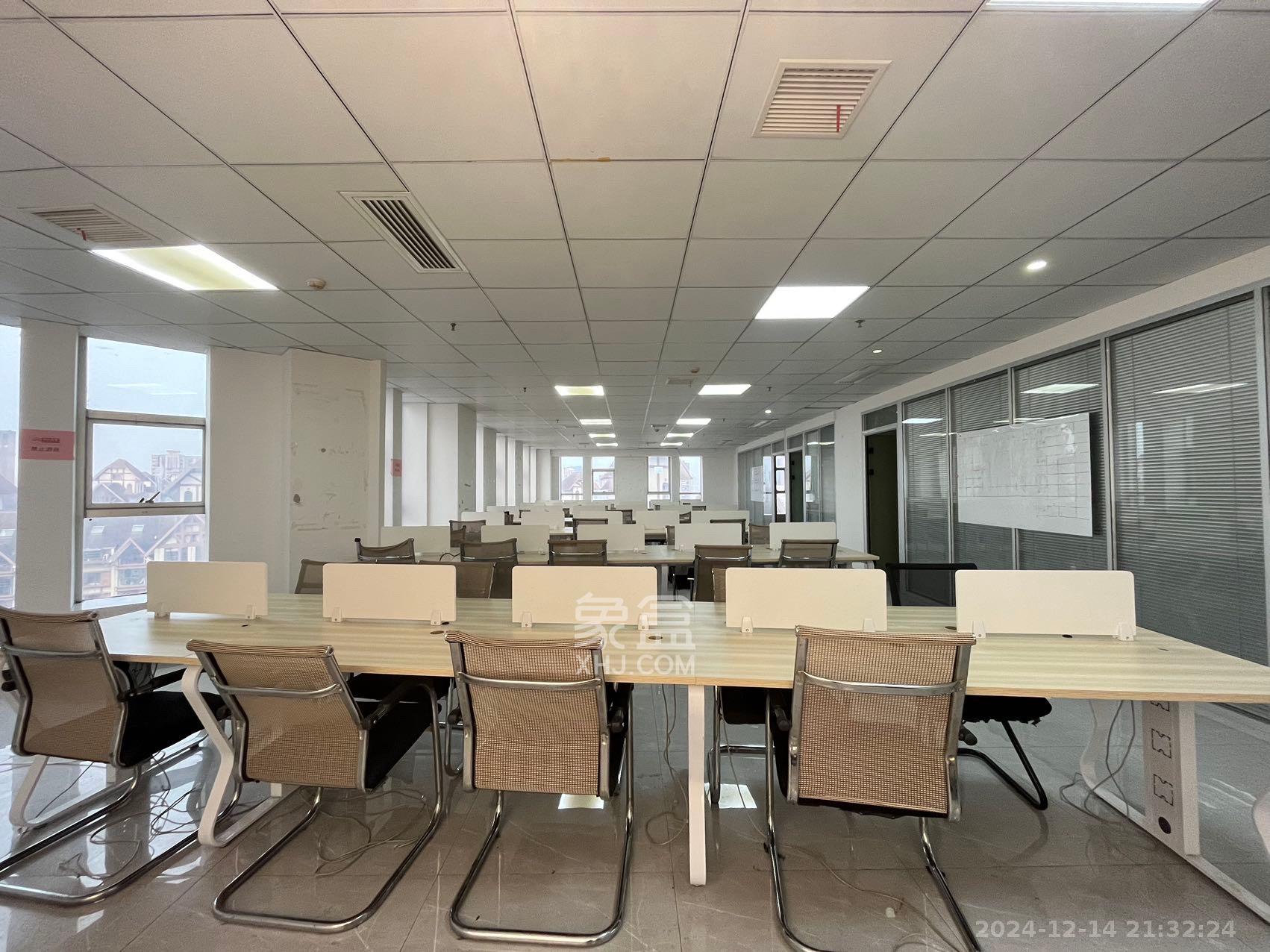 高信向日葵  4室2厅1卫    6500.0元/月 高信向日葵  4室2厅1卫    6500.0元/月室内图