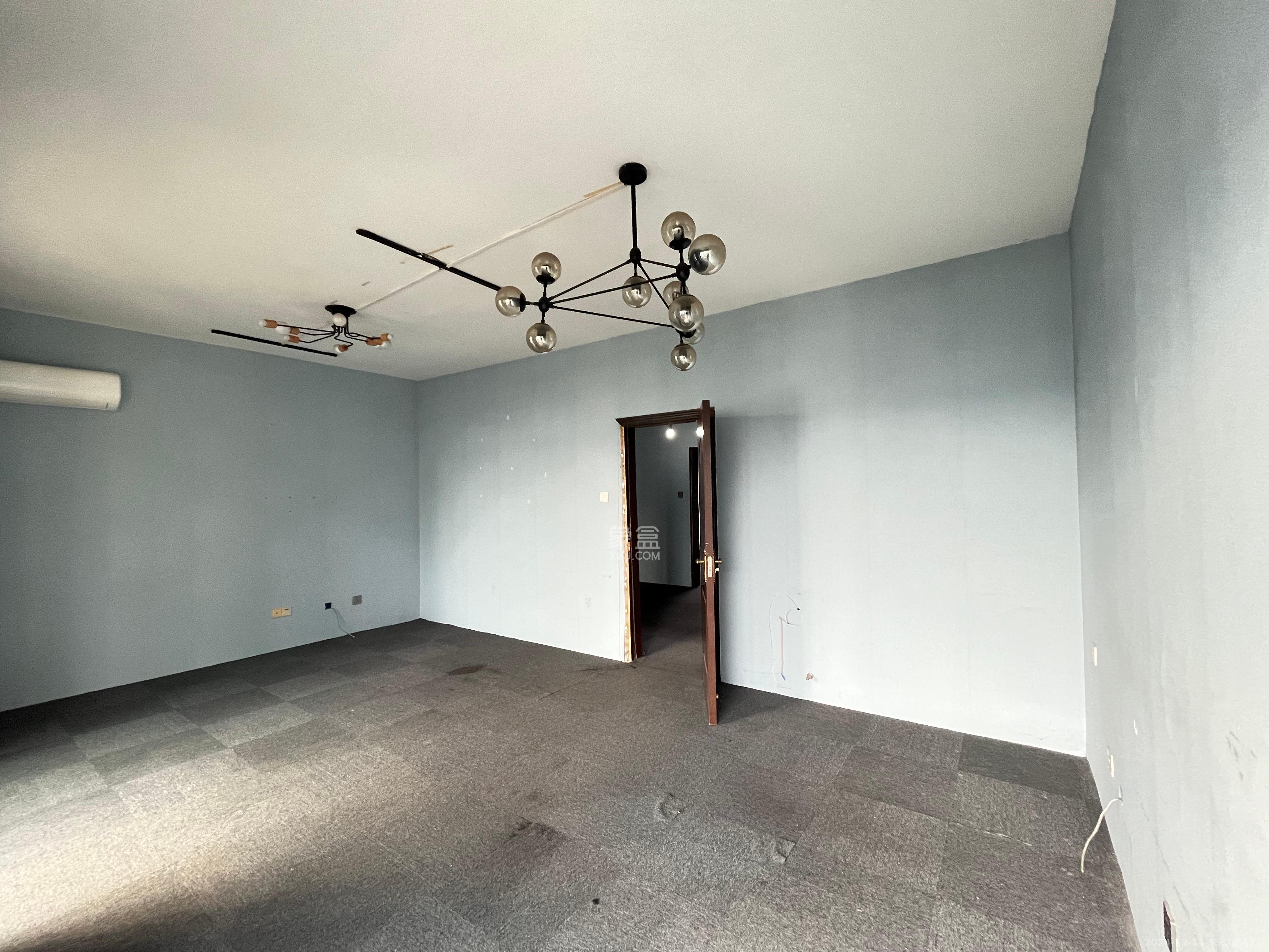 藏珑湖上国际花园 4室2厅2卫 4600.0元/月 藏珑湖上国际花园 4室2厅2卫 4600.0元/月室内图