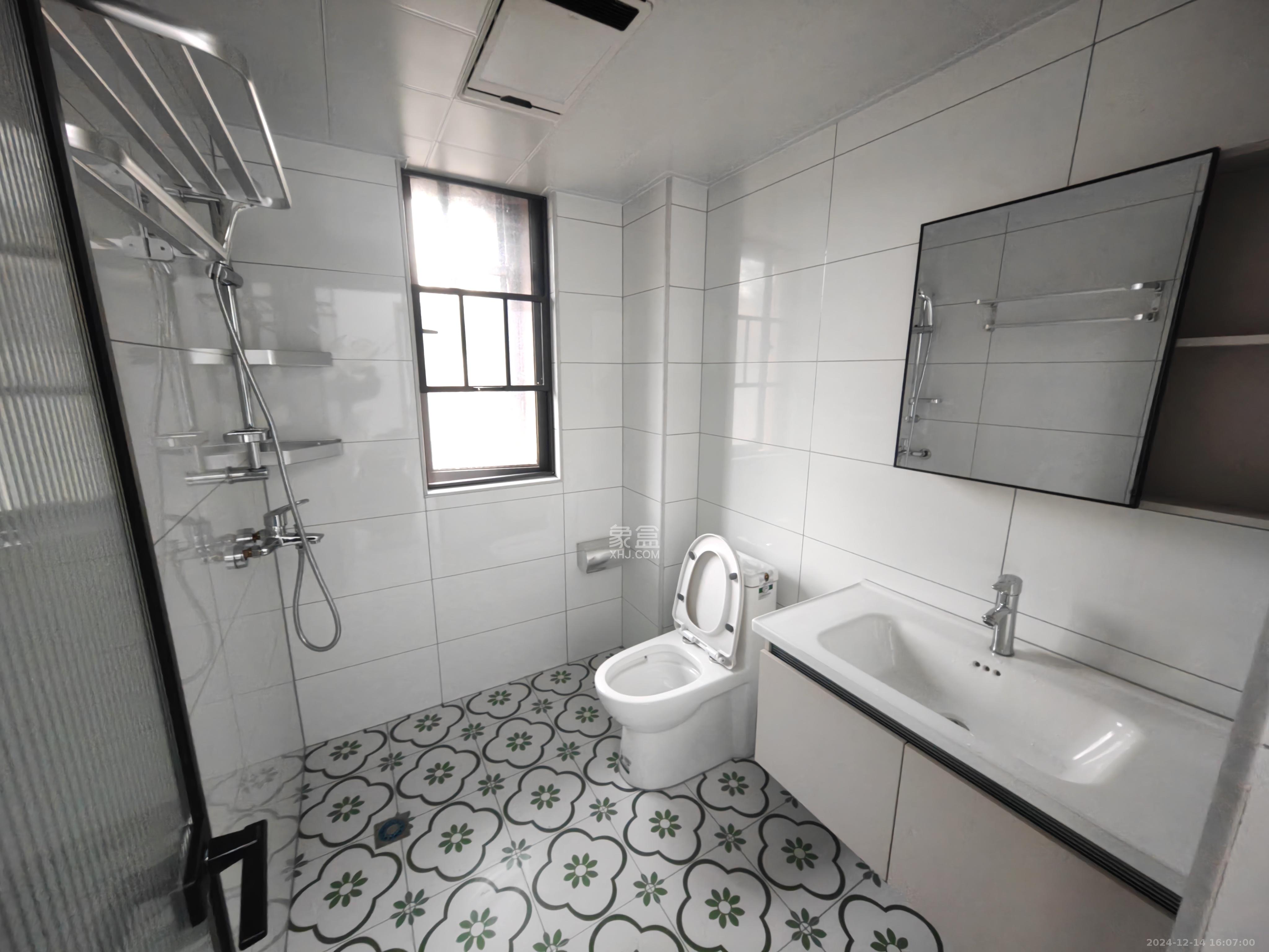 绿地海外滩二期 3室2厅2卫 2000.0元/月 绿地海外滩二期 3室2厅2卫 2000.0元/月室内图