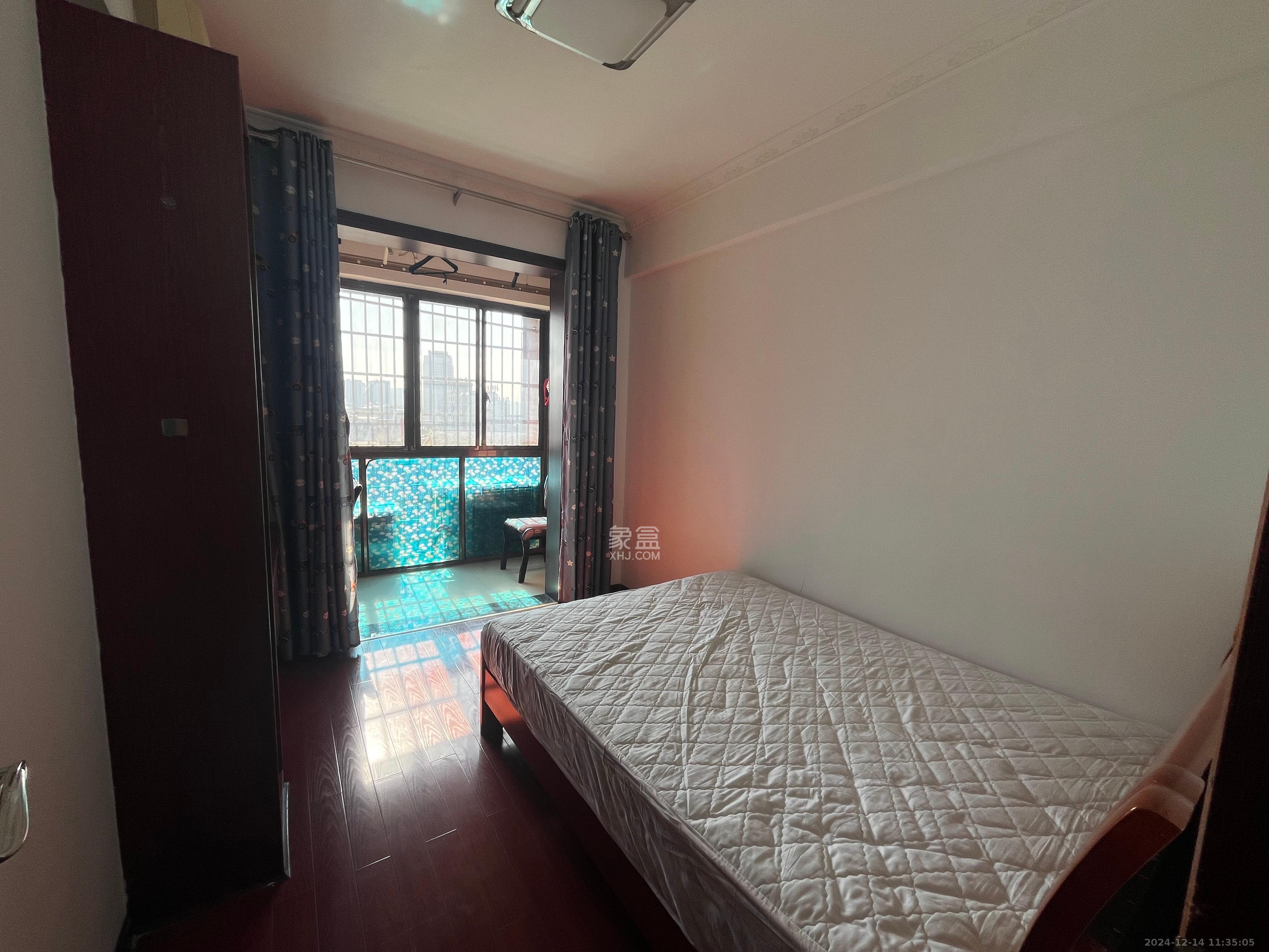 山水英伦  3室2厅2卫   2100.00元/月室内图