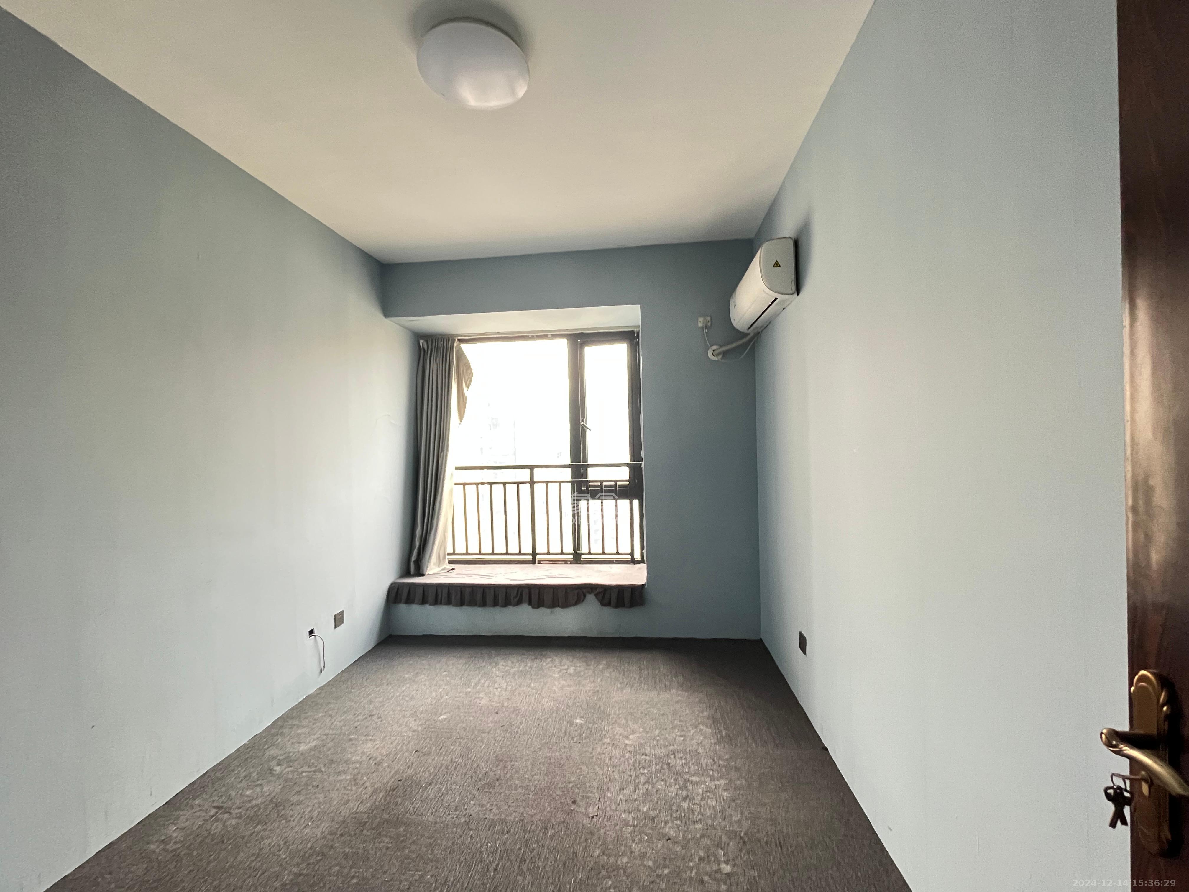 藏珑湖上国际花园 4室2厅2卫 4600.0元/月 藏珑湖上国际花园 4室2厅2卫 4600.0元/月室内图