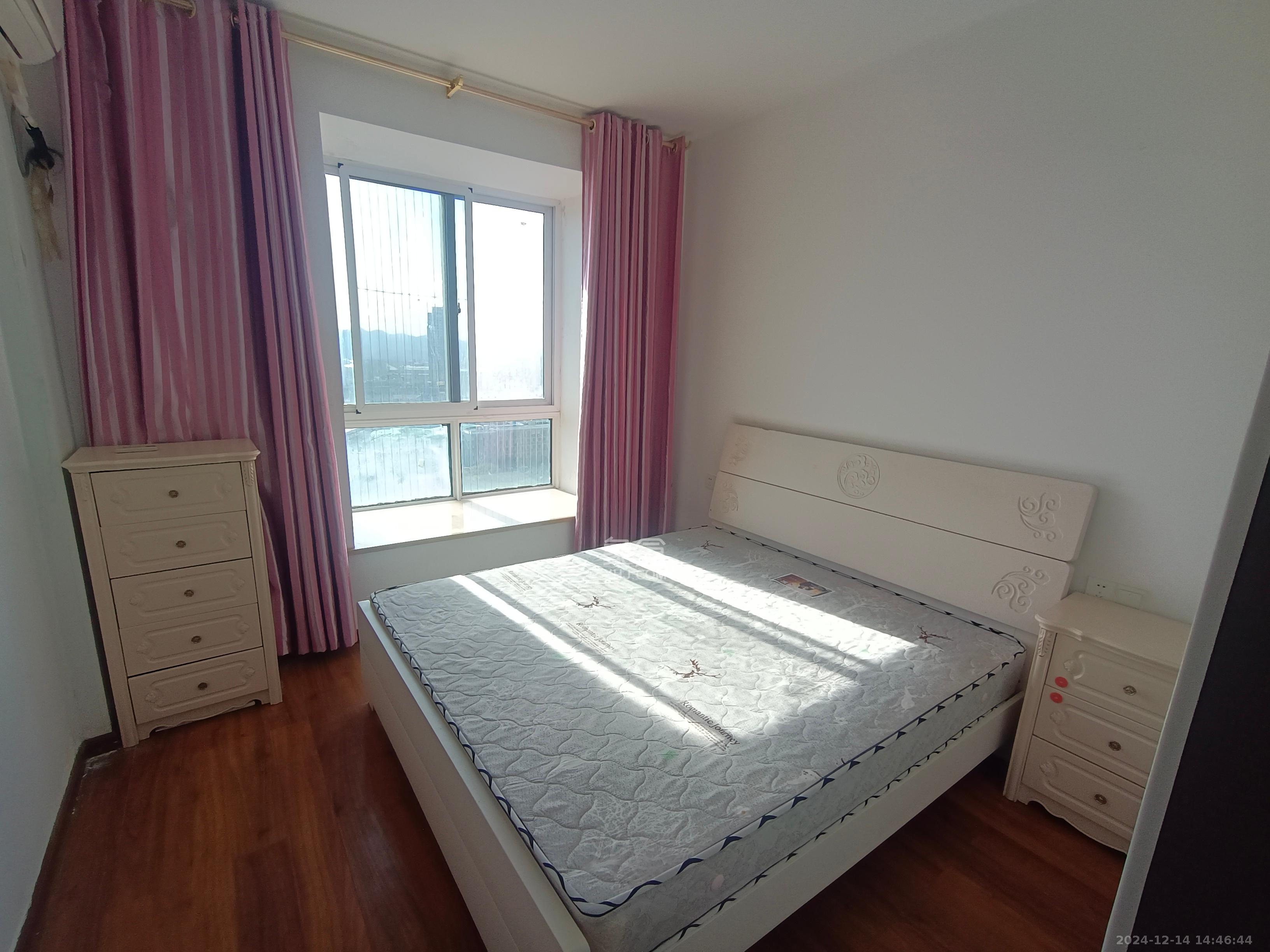 山水英伦 3室2厅2卫 2600.0元/月 山水英伦 3室2厅2卫 2600.0元/月室内图