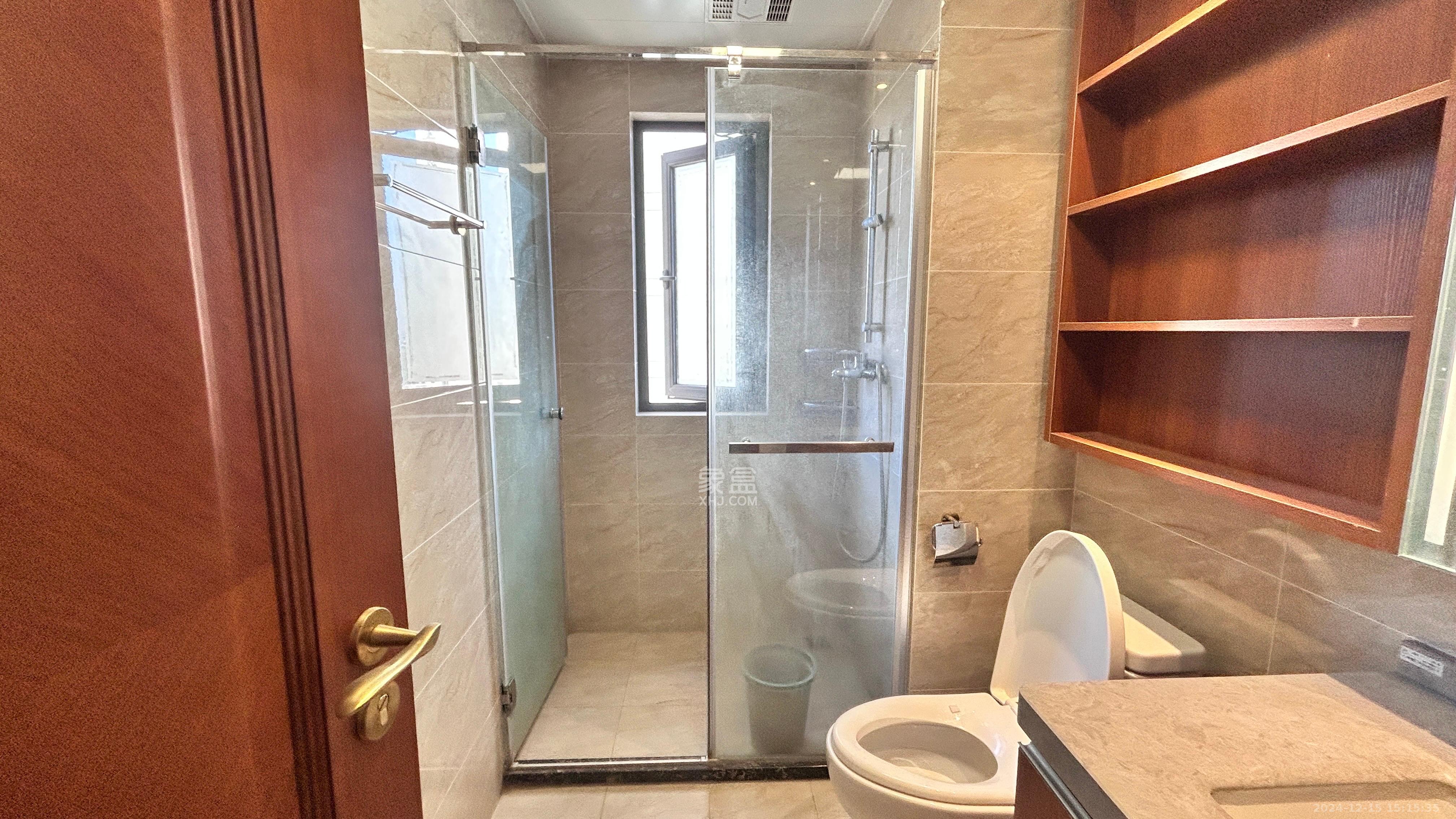 恒大文化旅游城A区  3室2厅2卫    2200.0元/月 恒大文化旅游城A区  3室2厅2卫    2200.0元/月室内图