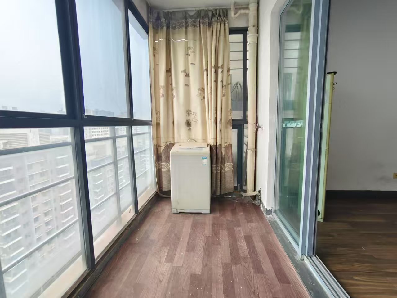 银港水晶城  2室2厅1卫   1900.00元/月室内图