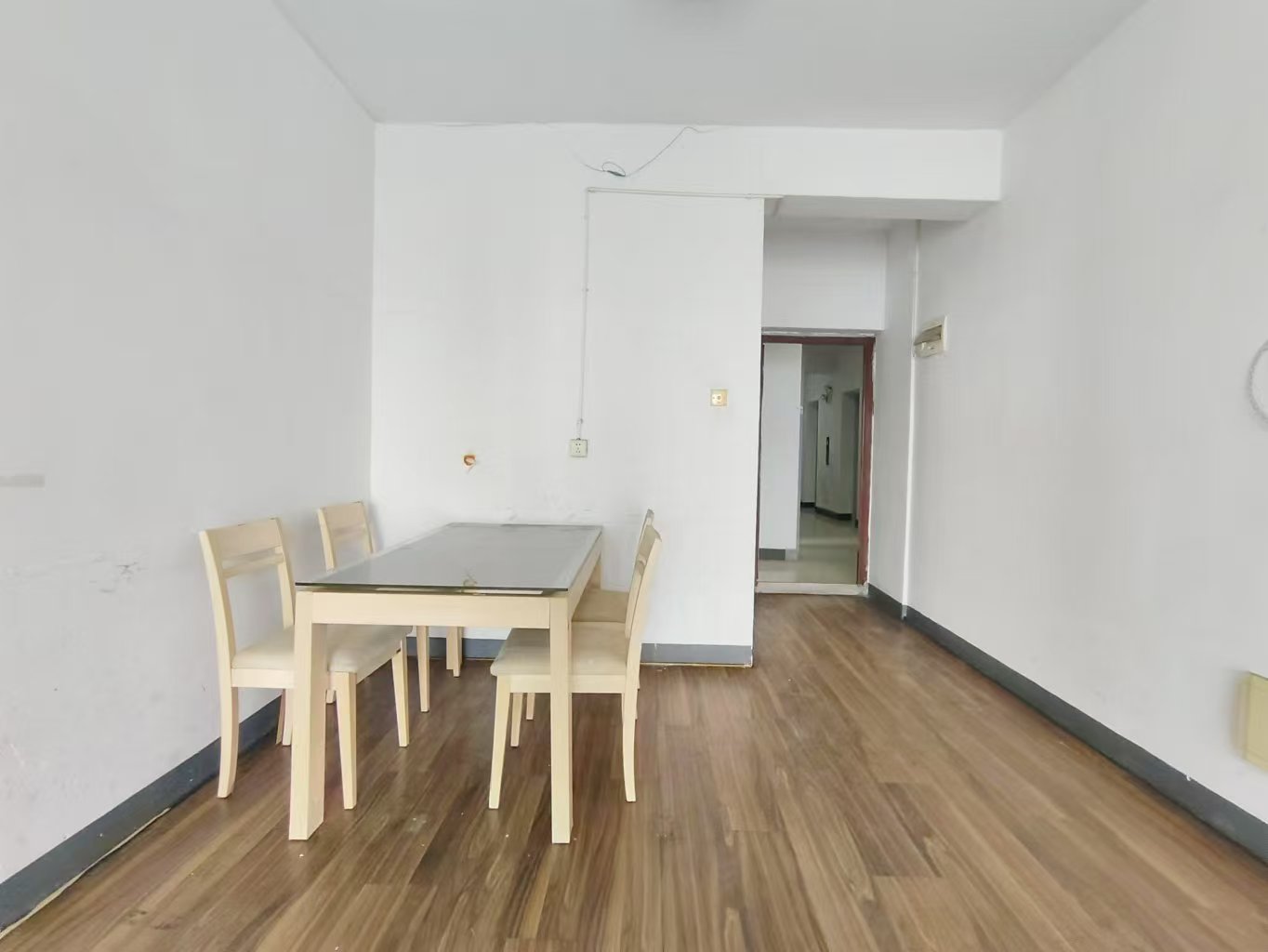 银港水晶城  2室2厅1卫    1900.0元/月 银港水晶城  2室2厅1卫    1900.0元/月