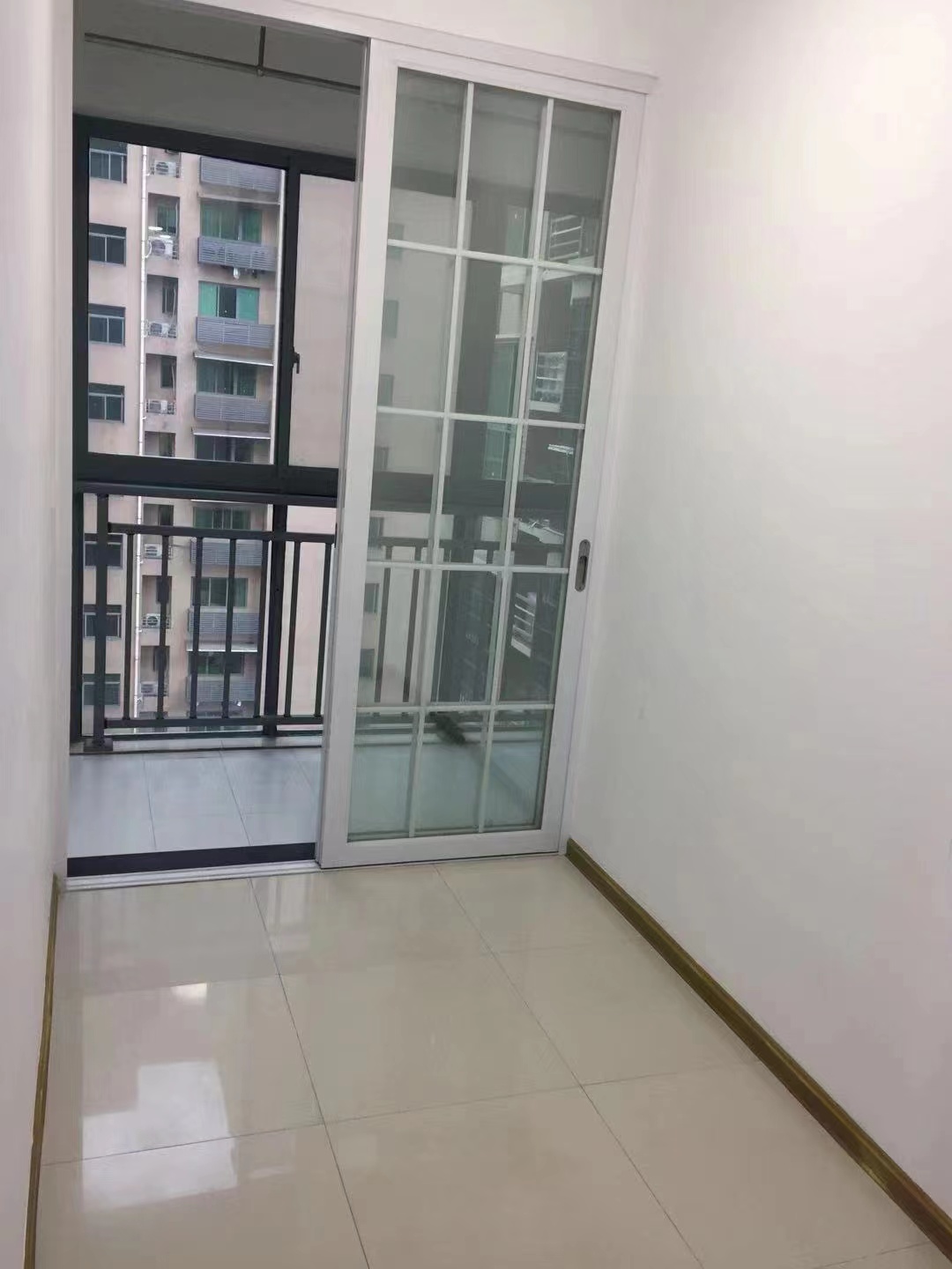 鹏利广场 3室2厅1卫 2000.0元/月 鹏利广场 3室2厅1卫 2000.0元/月室内图