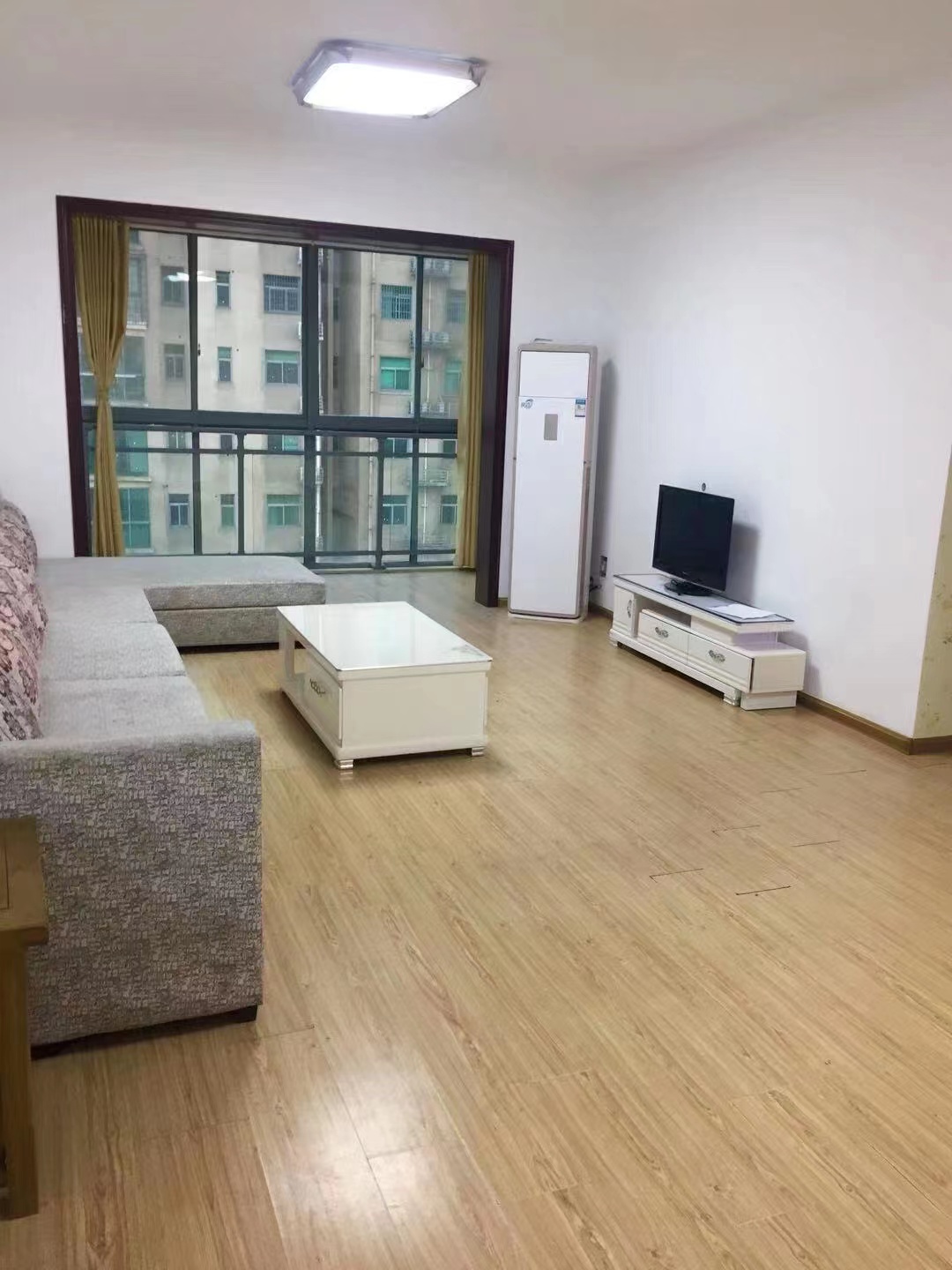 鹏利广场 3室2厅1卫 2000.0元/月 鹏利广场 3室2厅1卫 2000.0元/月室内图