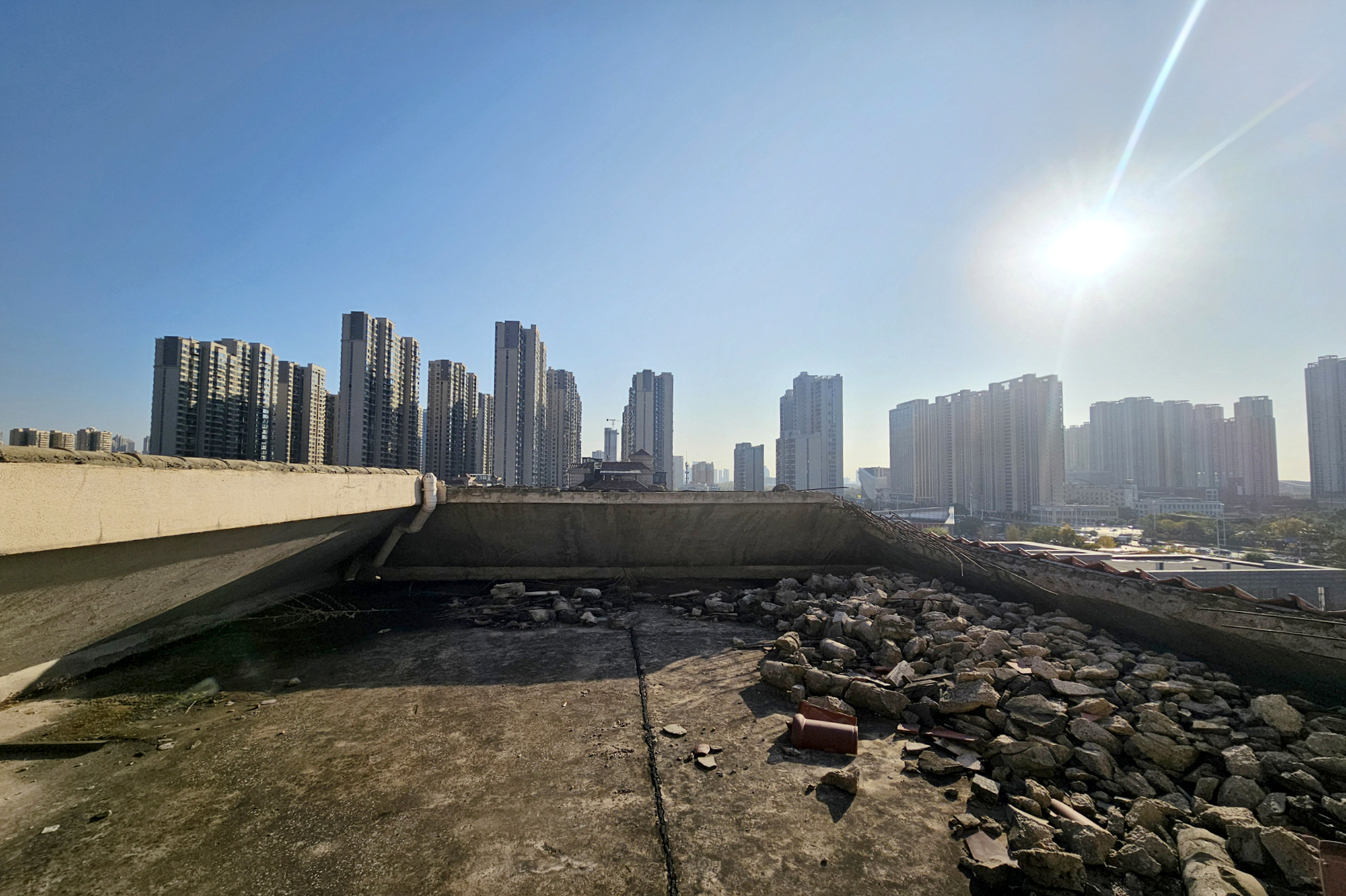 明昇壹城（明昇时代广场）一期  6室2厅2卫   380.00万阳台
