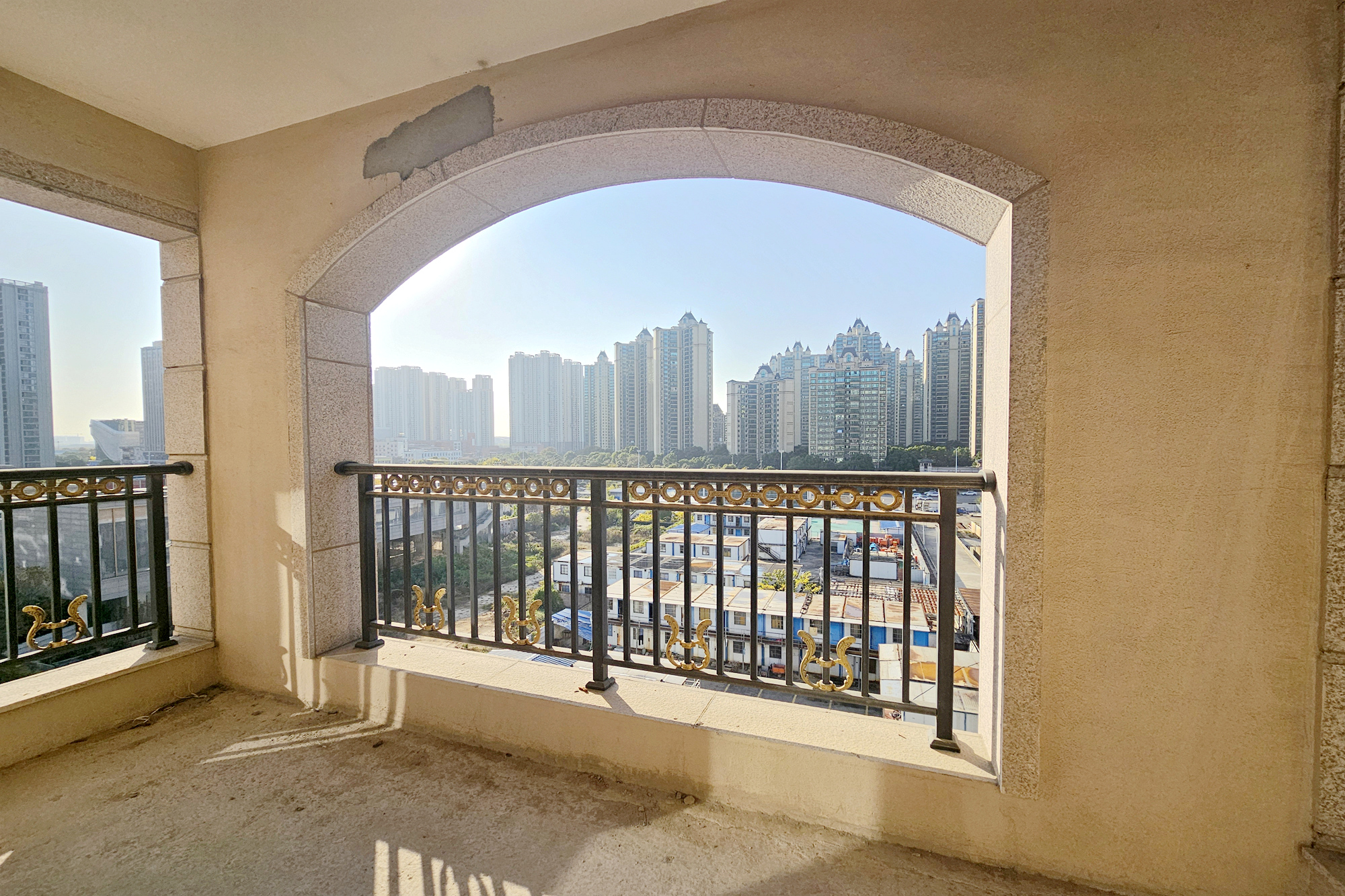 明昇壹城（明昇时代广场）一期  6室2厅2卫   380.00万阳台