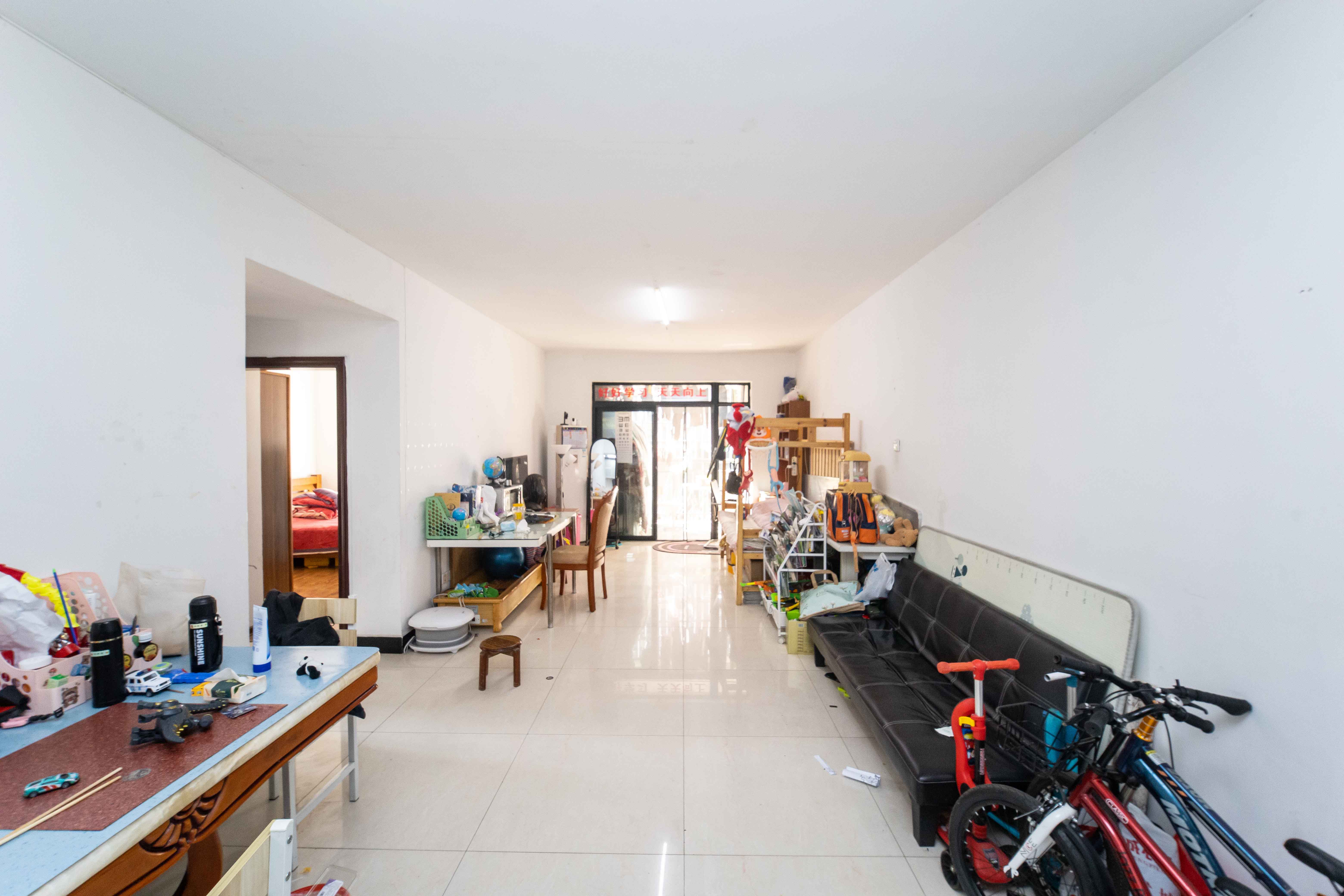 先锋东外滩  2室2厅1卫    65.0万 先锋东外滩  2室2厅1卫    65.0万客厅