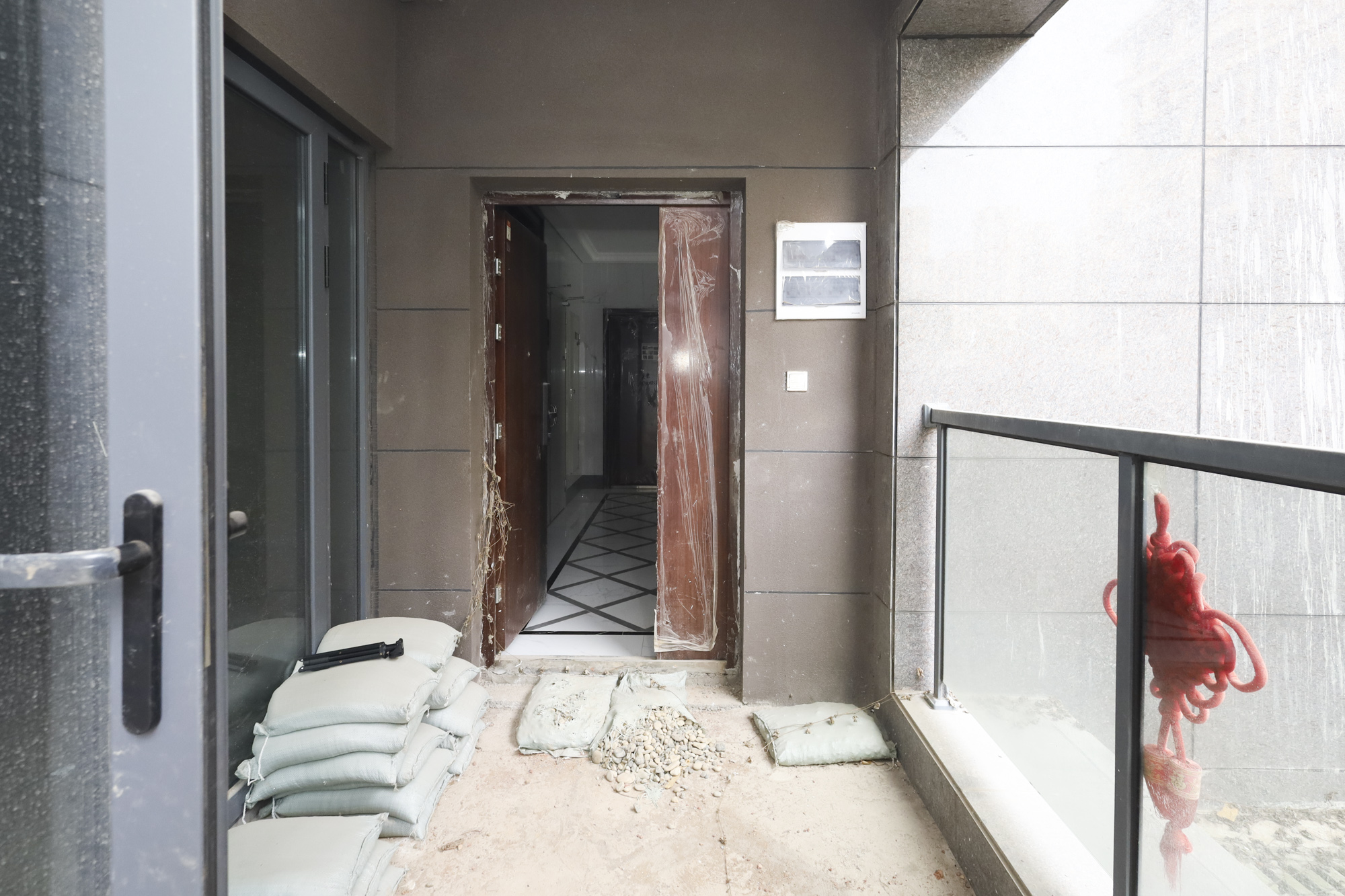 城发恒伟北城首府  4室2厅2卫   300.00万阳台