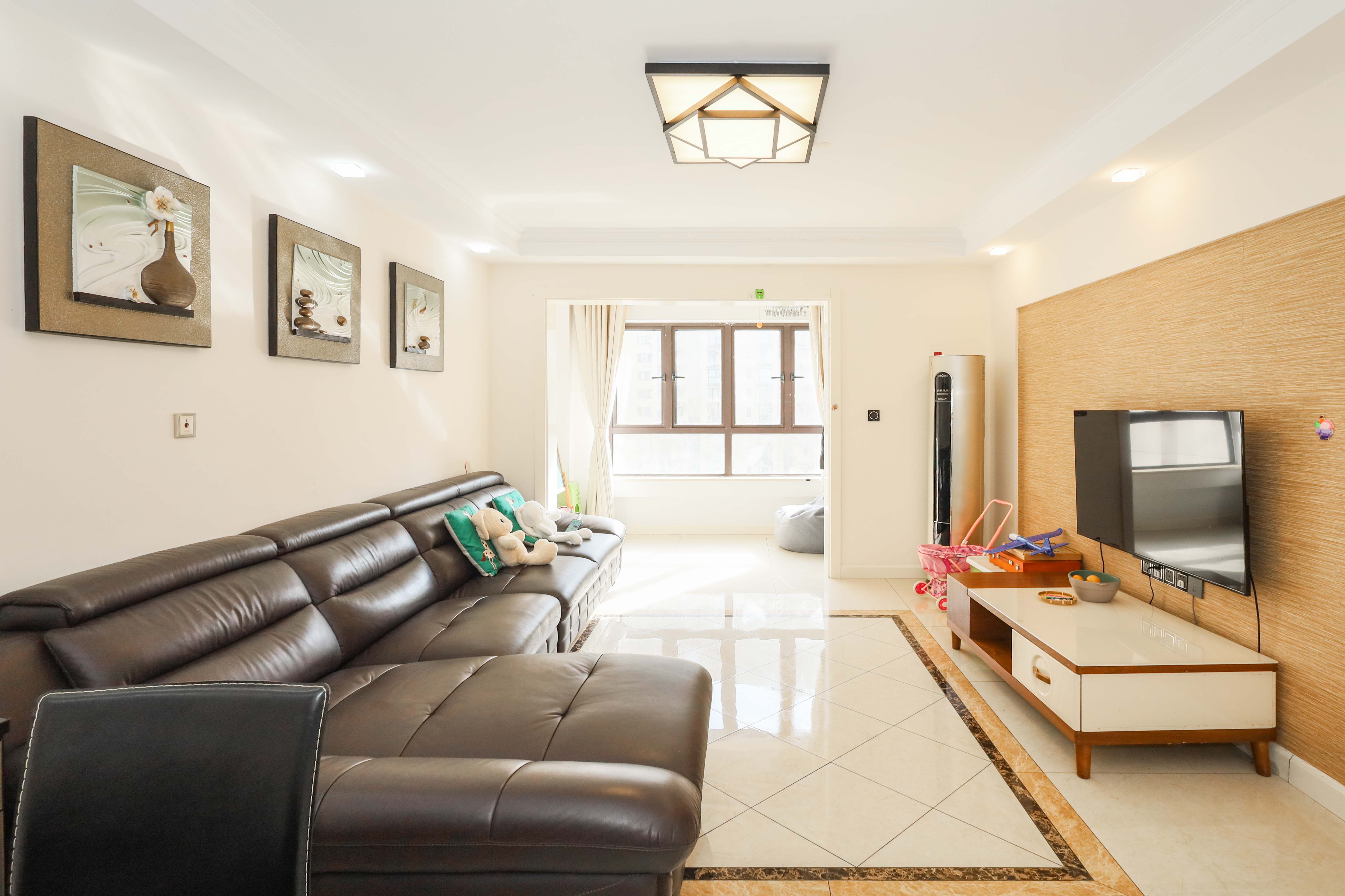 惠天然梅岭国际 3室2厅2卫 150.0万 惠天然梅岭国际 3室2厅2卫 150.0万客厅