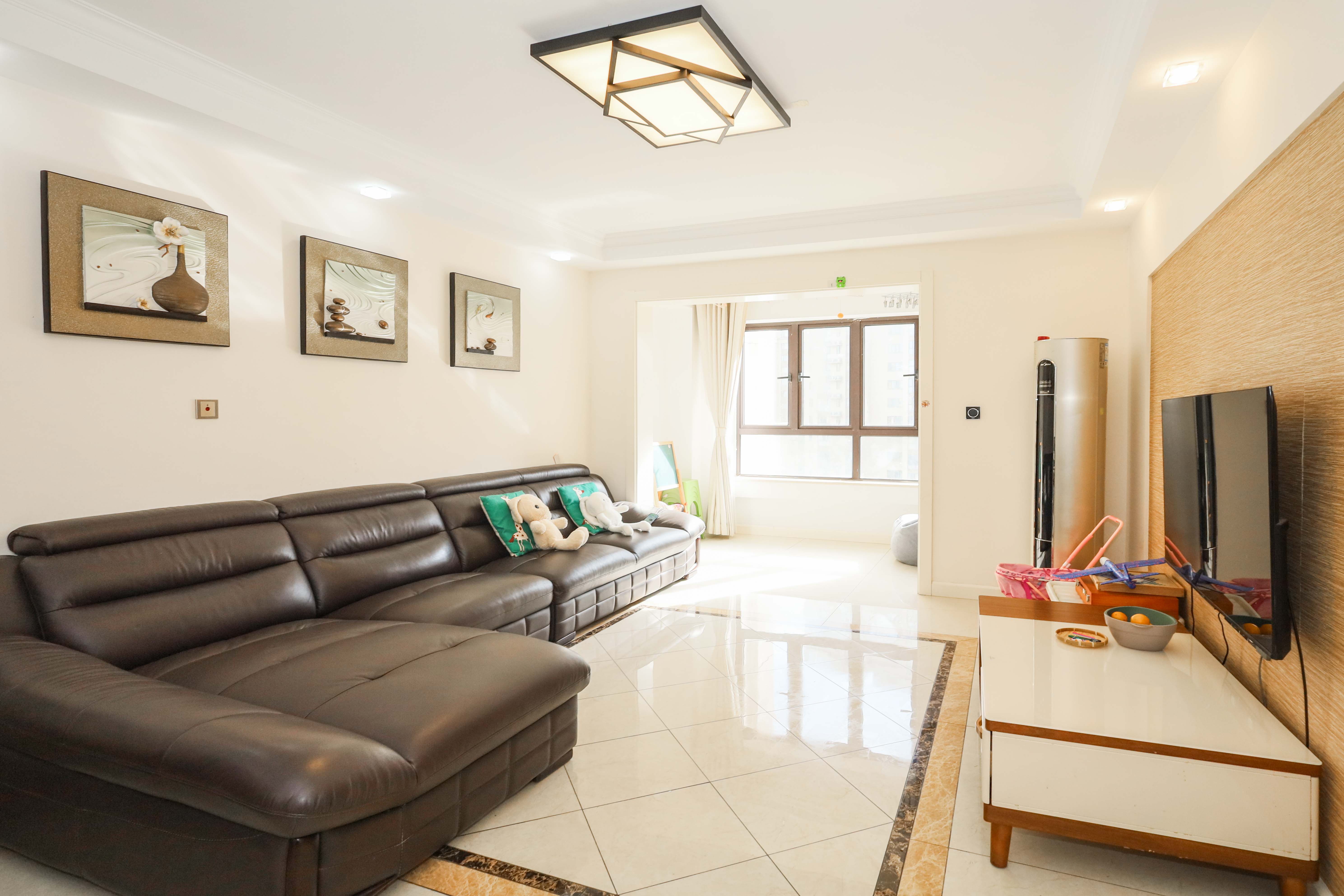 惠天然梅岭国际 3室2厅2卫 150.0万 惠天然梅岭国际 3室2厅2卫 150.0万客厅