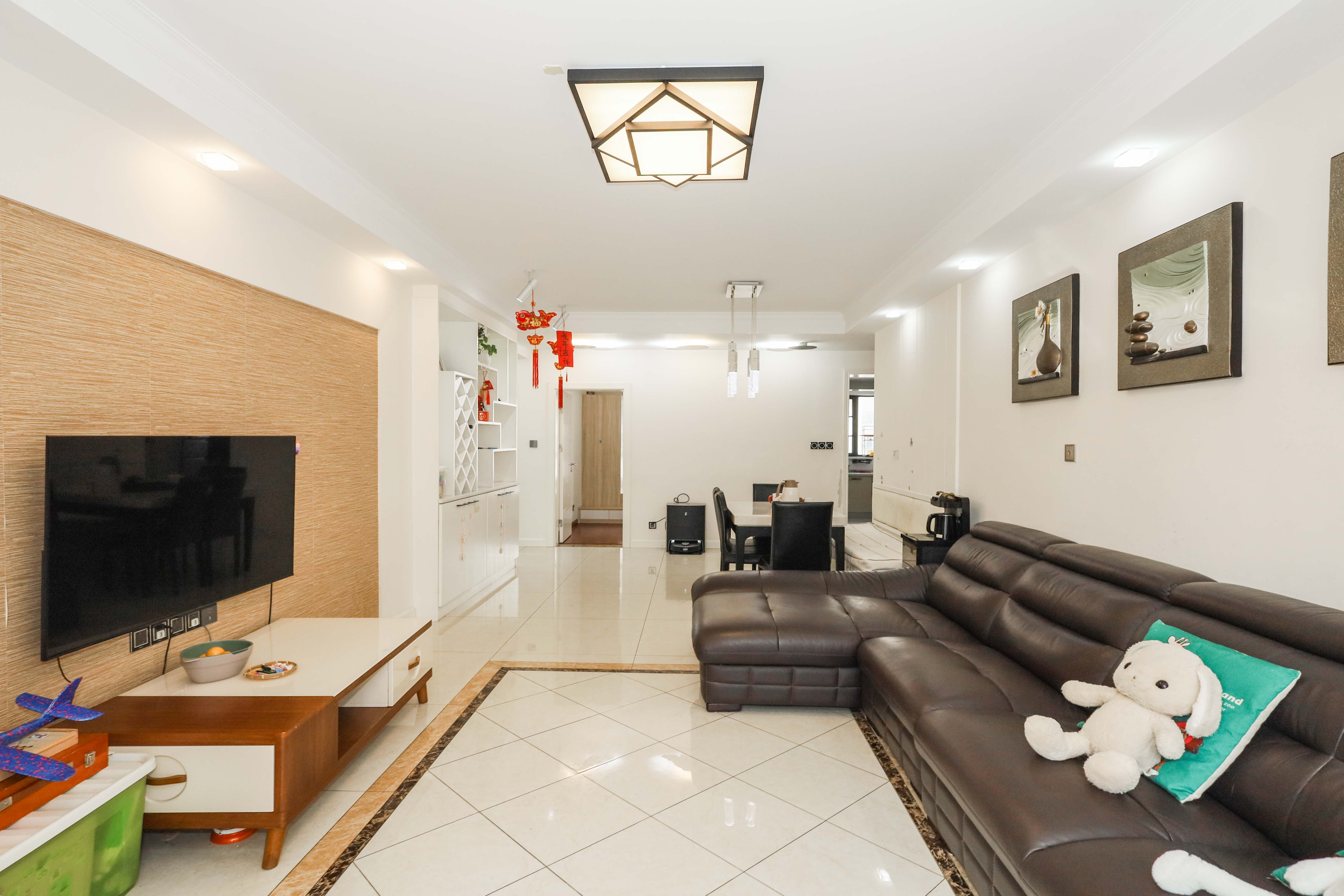 惠天然梅岭国际 3室2厅2卫 150.0万 惠天然梅岭国际 3室2厅2卫 150.0万客厅