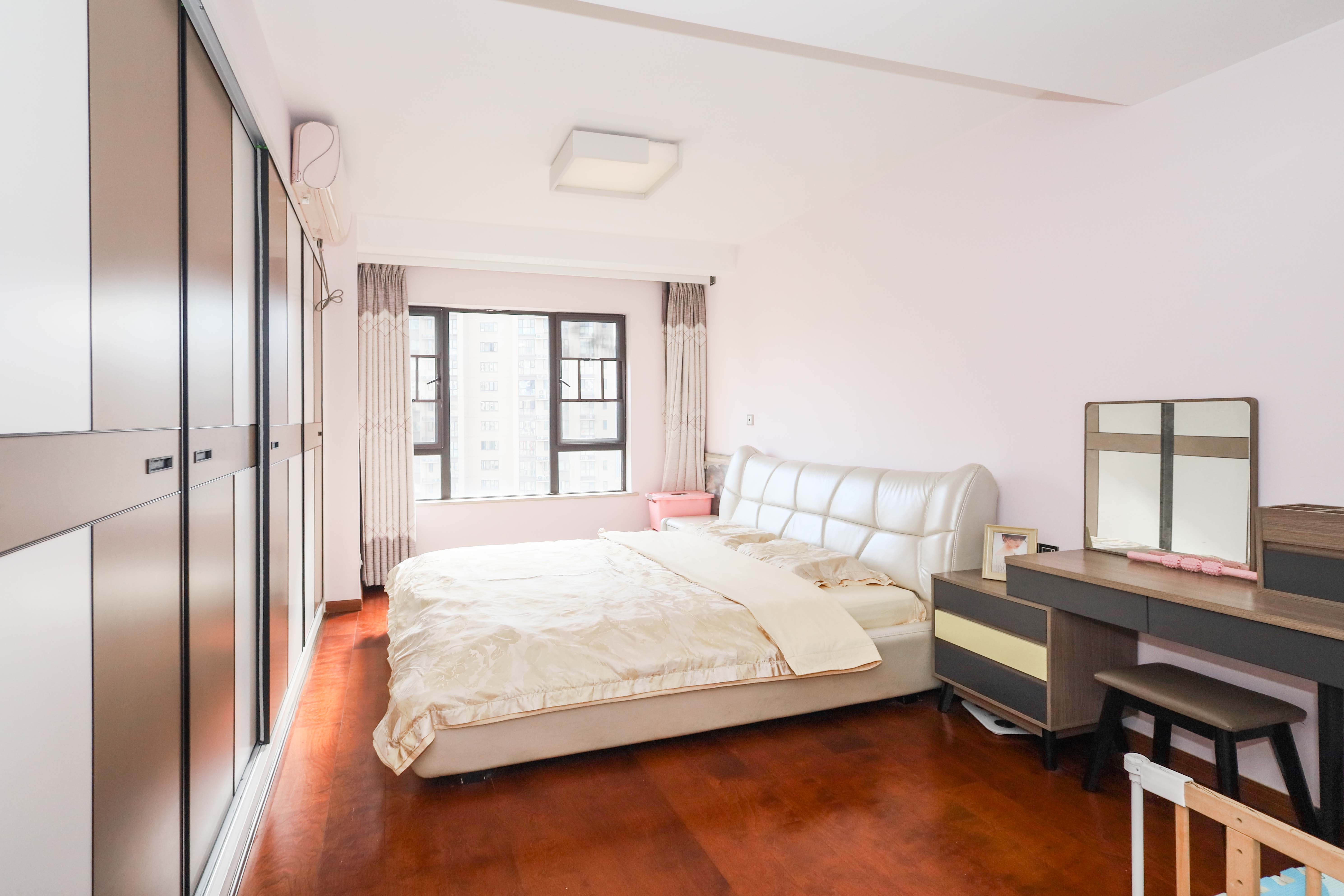 惠天然梅岭国际 3室2厅2卫 150.0万 惠天然梅岭国际 3室2厅2卫 150.0万卧室