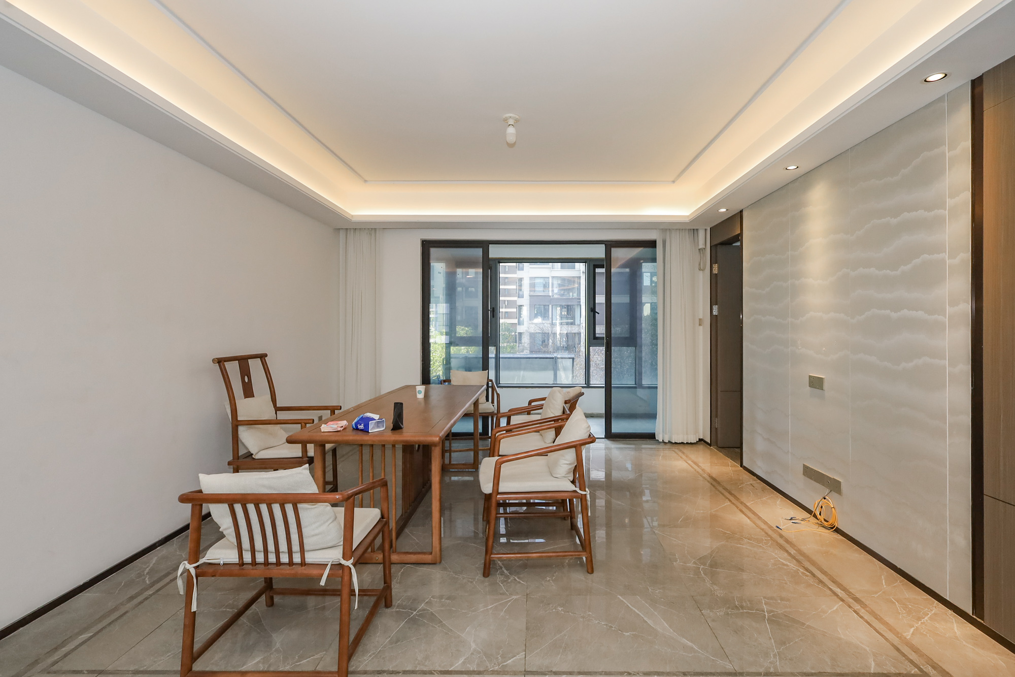 金茂建发泊悦  4室2厅2卫   330.00万