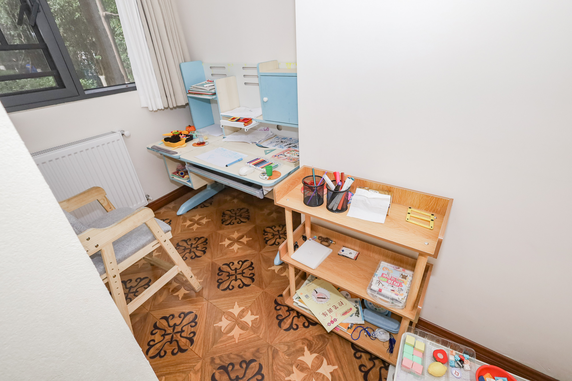 八方小区D区  4室2厅2卫   547.90万其他