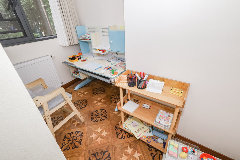 八方小区D区  4室2厅2卫   458.00万
